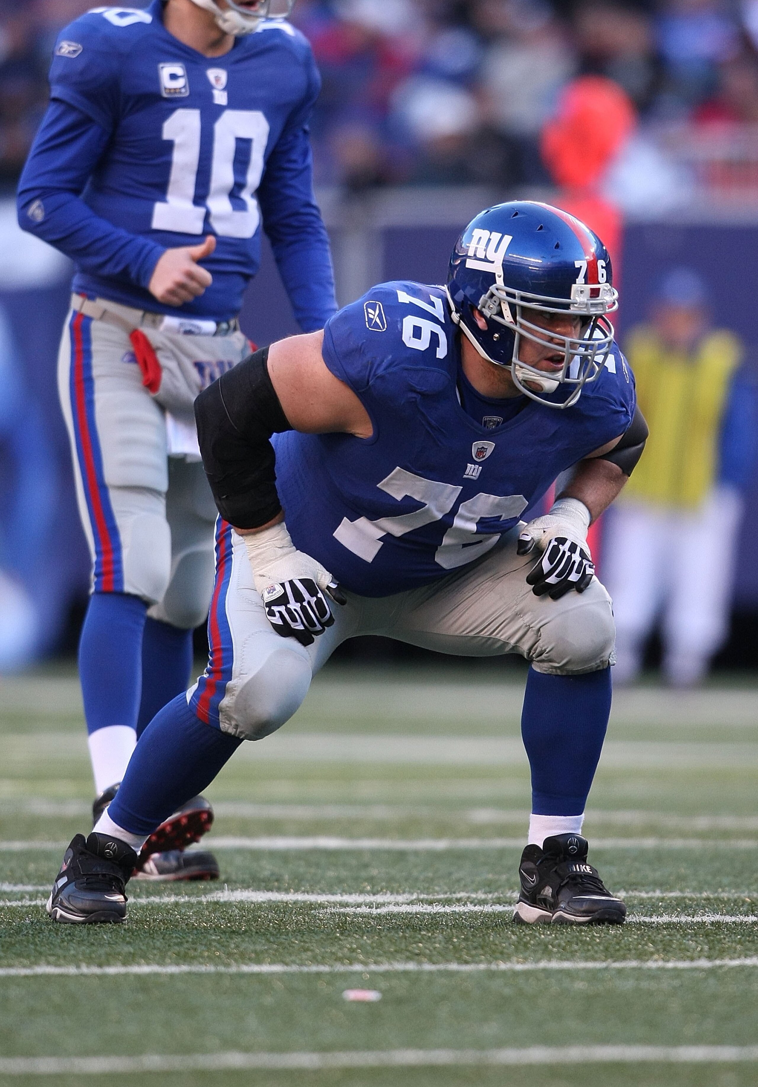 EAST RUTHERFORD, NJ - DECEMBER 27:  Chris Snee #76 of the New York Giants against the Carolina Panthers at Giants Stadium on December 27, 2009 in East Rutherford, New Jersey.  (Photo by Nick Laham/Getty Images)