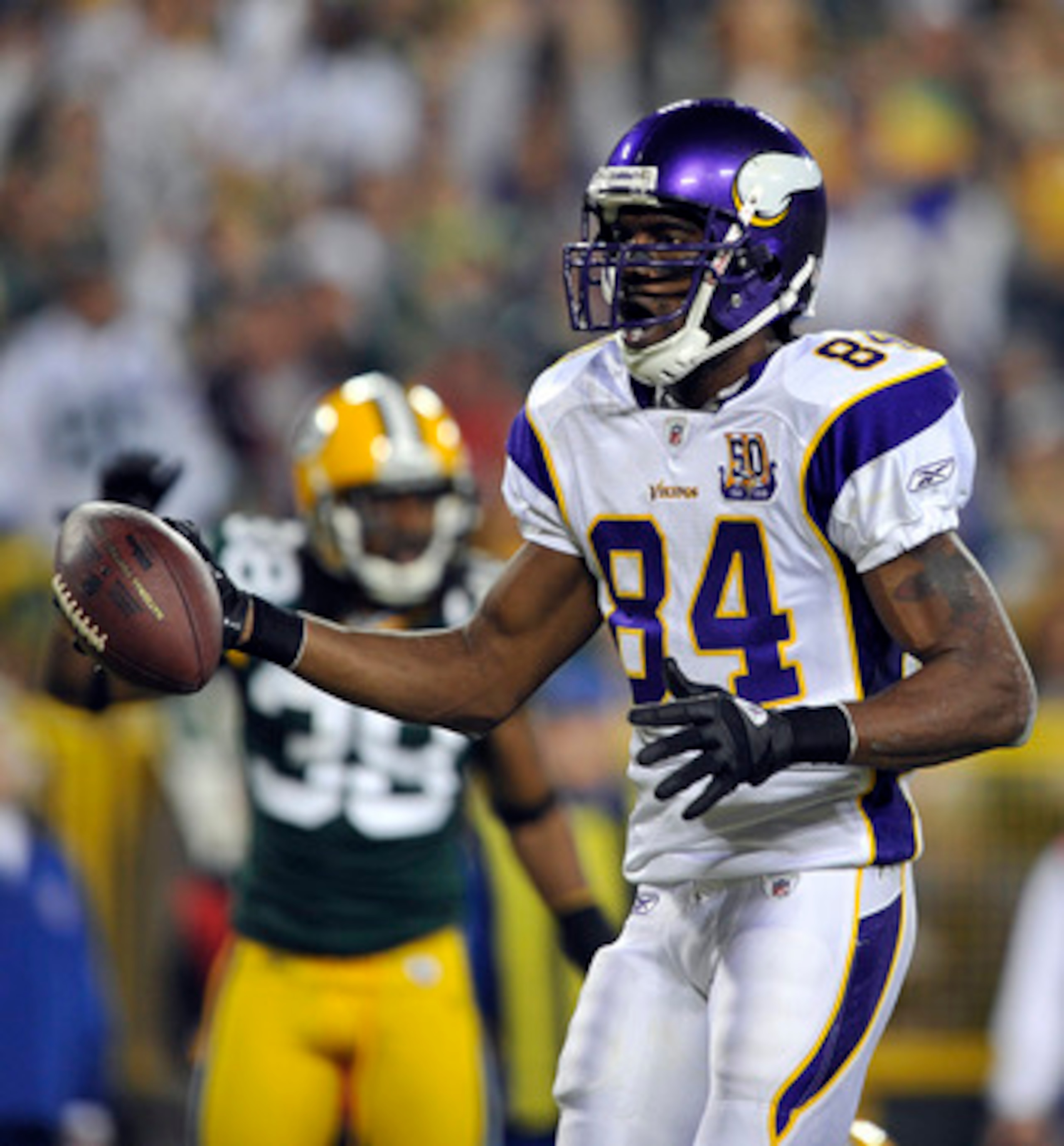 GREEN BAY, WI - OCTOBER 24:  Randy Moss #84 of the Minnesota Vikings celebrates a touchdown against the Green Bay Packers during their game at Lambeau Field on October 24, 2010 in Green Bay, Wisconsin. (Photo by Jim Prisching/Getty Images)