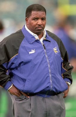1 Oct 2000: Head Coach Dennis Green of the Minnesota Vikings stands on the sidelines during a game against the Detroit Lions at the Silverdome in Pontiac, Michigan. The Vikings defeated the Lions 24-31.Mandatory Credit: Tom Pidgeon  /Allsport