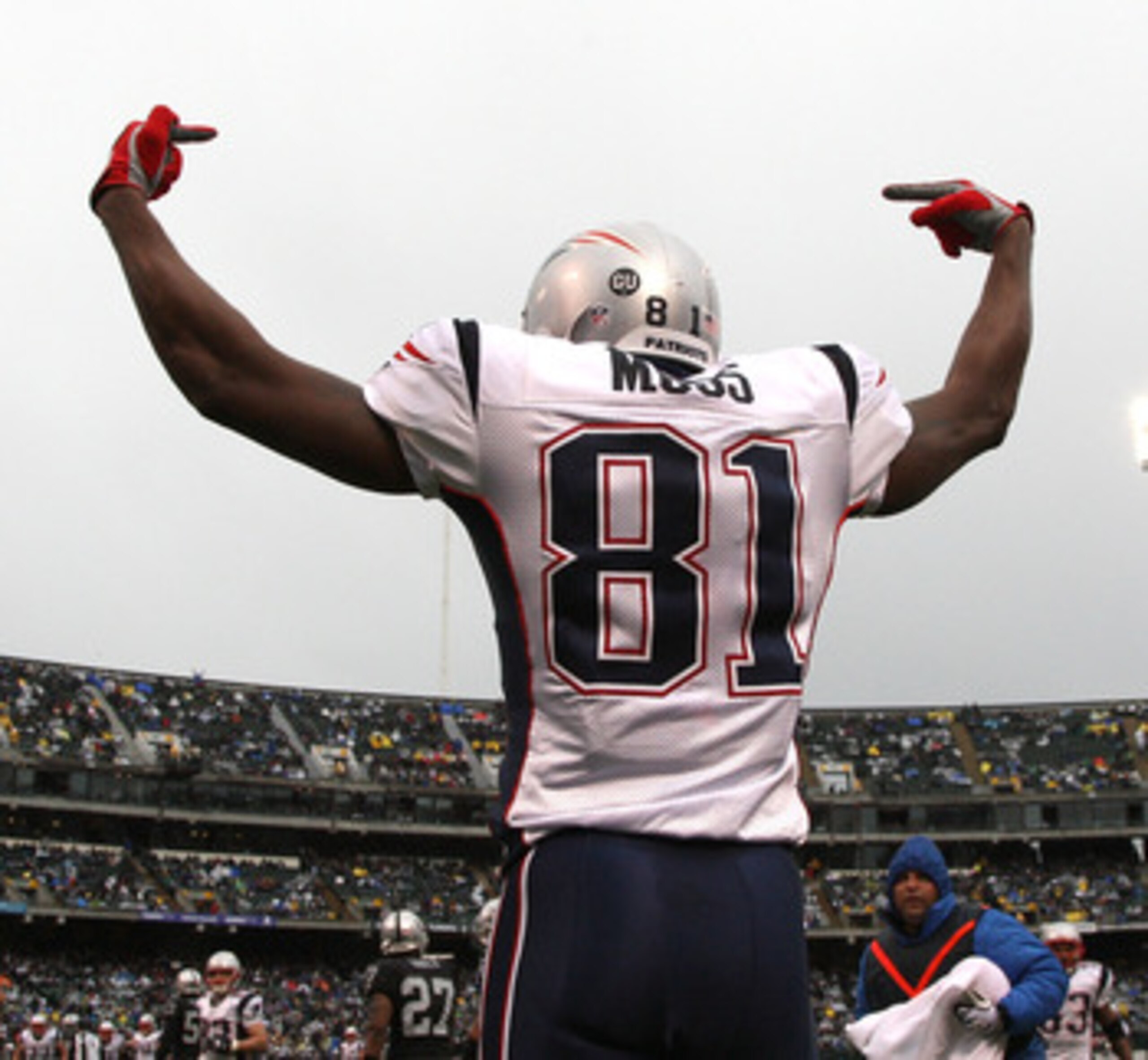 OAKLAND, CA - DECEMBER 14:  Randy Moss #81 of the New England Patriots celeberates after scoring a touchdwon against the Oakland Raiders during an NFL game on December 14, 2008 at the Oakland-Alameda County Coliseum in Oakland, California.  (Photo by Jed