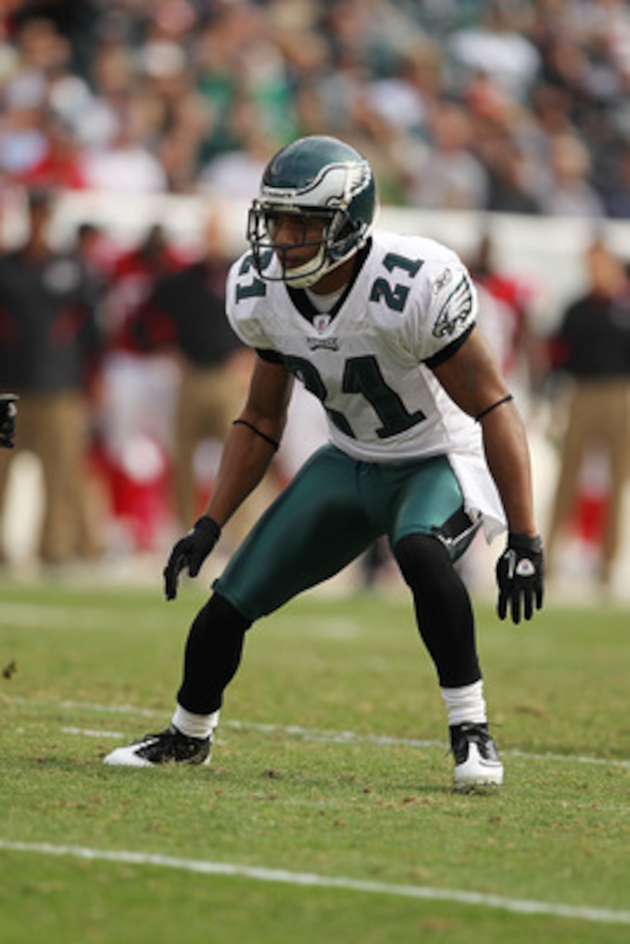 PHILADELPHIA - OCTOBER 17: Joselio Hanson #21 of the Philadelphia Eagles in action against the Atlanta Falcons during their game at Lincoln Financial Field on October 17, 2010 in Philadelphia, Pennsylvania.  (Photo by Al Bello/Getty Images)