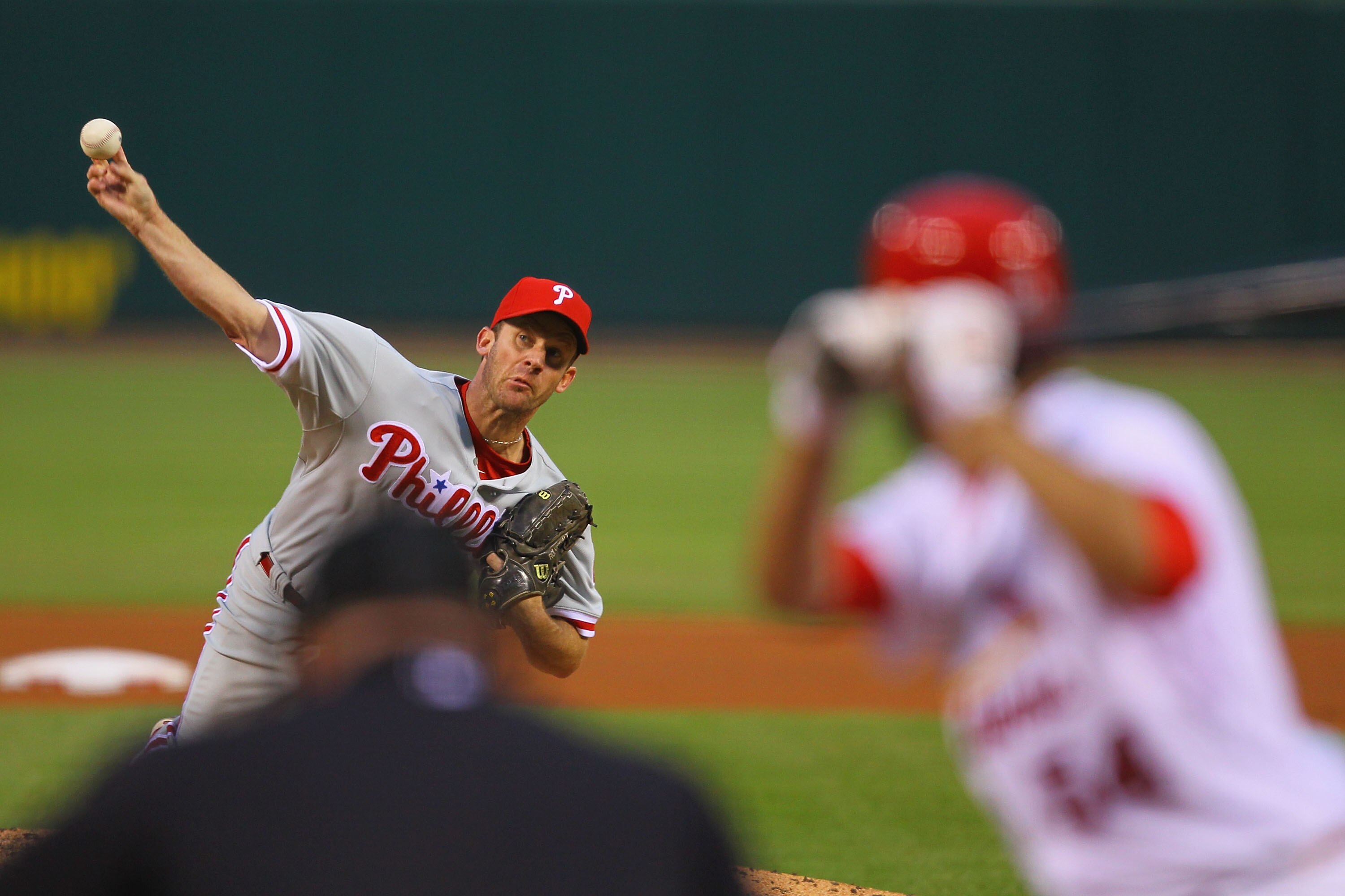 ST. LOUIS, MO - MAY 17: Starter Roy Oswalt #44 of the Philadelphia Phillies pitches against the St. Louis Cardinals at Busch Stadium on May 17, 2011 in St. Louis, Missouri.  (Photo by Dilip Vishwanat/Getty Images)