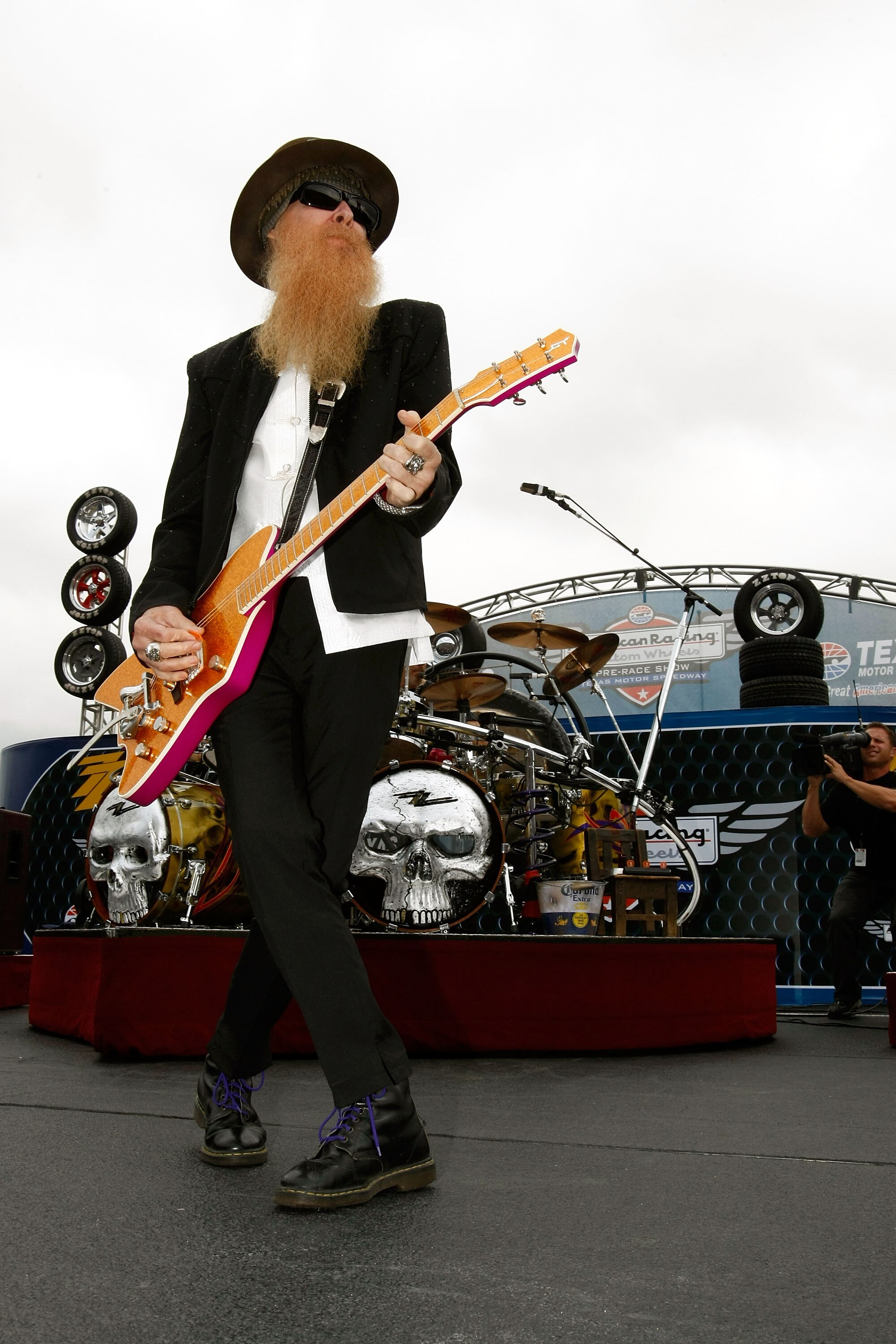 FORT WORTH, TX - NOVEMBER 08:  Musician Billy Gibbons of ZZ Top performs at the NASCAR Sprint Cup Series Dickies 500 at Texas Motor Speedway on November 8, 2009 in Fort Worth, Texas.  (Photo by Jonathan Ferrey/Getty Images for NASCAR)