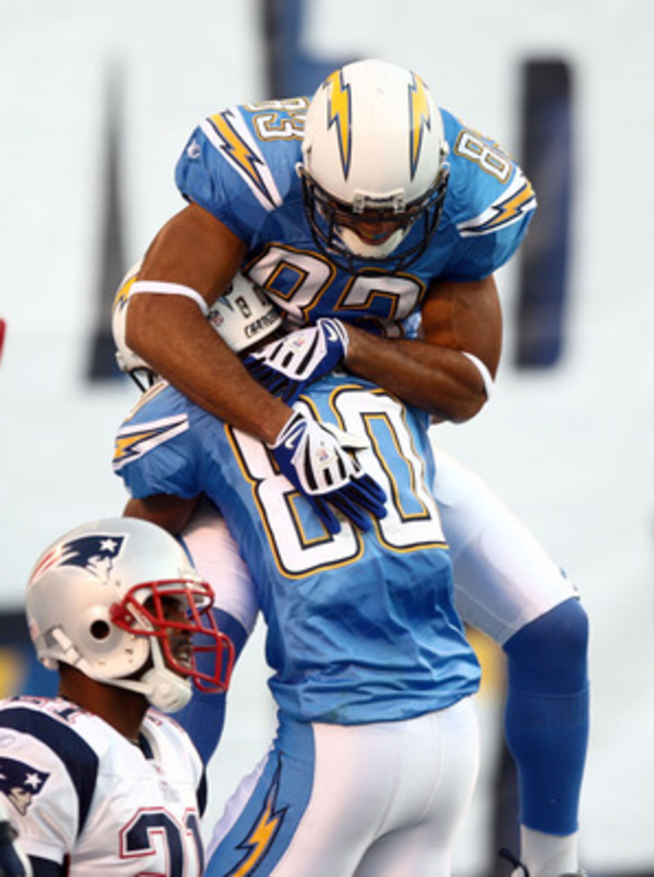 SAN DIEGO - OCTOBER 12:  Wide Receiver Malcom Floyd #80 of the San Diego Chargers catches a touchdown pass and celebrates with teammate Vincent Jackson #83 against the New England Patriots during the first half of their NFL Game on October 12, 2008 at Qua