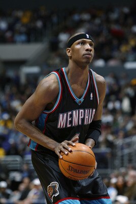 LOS ANGELES - DECEMBER 3:  Stromile Swift #4 of the Memphis Grizzlies looks to shoot during the game against the Los Angeles Lakers at Staples Center on December 3, 2002 in Los Angeles, California.  The Lakers won 101-91.  NOTE TO USER: User expressly ack