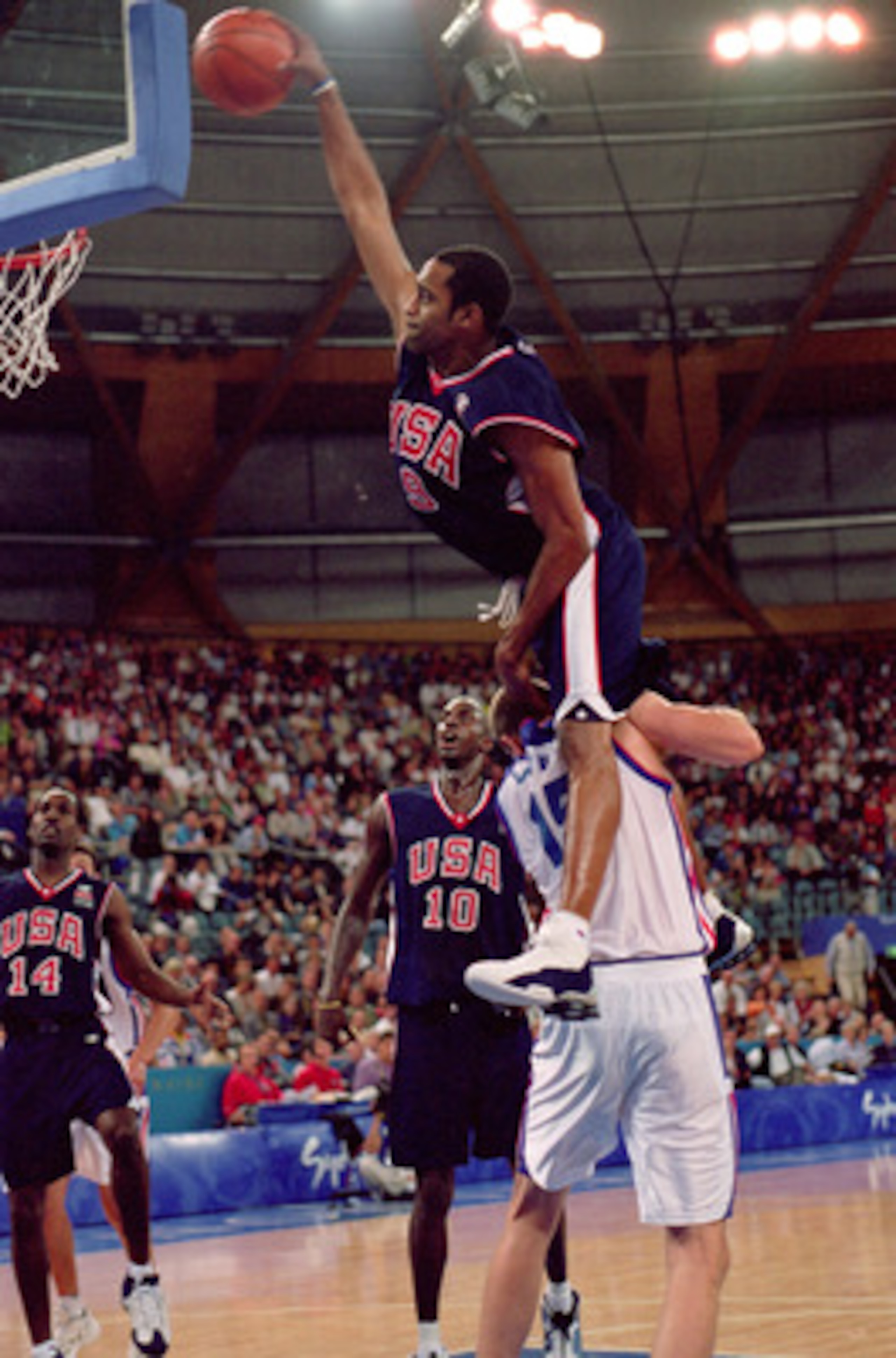 25 Sep 2000:  Vince Carter of the USA leaps over Frederic Weis of France to dunk during the Mens Basketball Preliminaries at the Dome in the Olympic Park on Day 10 of the Sydney 2000 Olympic Games in Sydney, Australia. \ Mandatory Credit: Darren McNamara/