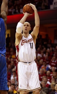 CLEVELAND - MAY 20: Zydrunas Ilgauskas #11 of the Cleveland Cavaliers shoots the ball against the Orlando Magic in Game One of the Eastern Conference Finals during the 2009 Playoffs at Quicken Loans Arena on May 20, 2009 in Cleveland, Ohio. NOTE TO USER: