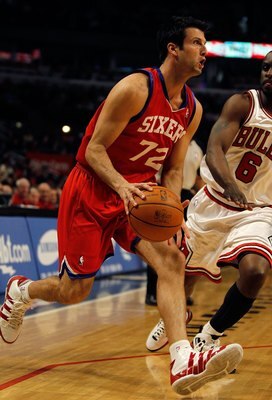 CHICAGO - FEBRUARY 20: Jason Kapono #72 of the Philadelphia 76ers moves against the Chicago Bulls at the United Center on February 20, 2010 in Chicago, Illinois. The Bulls defeated the 76ers 122-90. NOTE TO USER: User expressly acknowledges and agrees tha