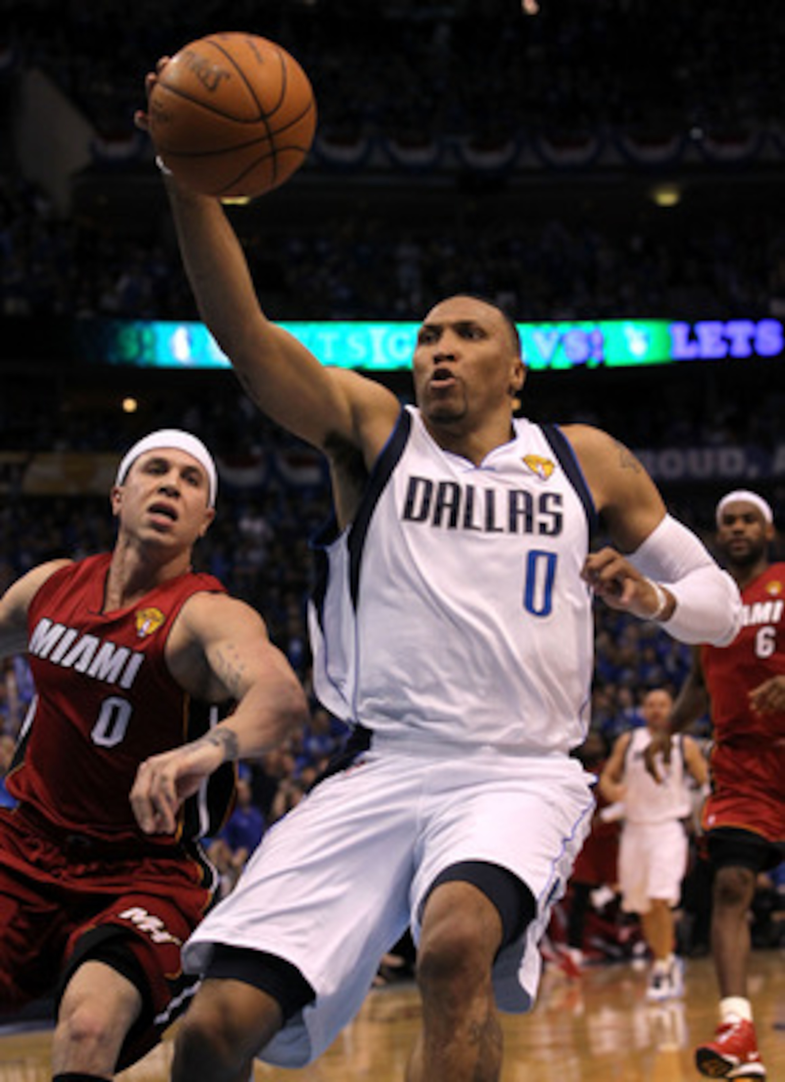 DALLAS, TX - JUNE 05:  Shawn Marion #0 of the Dallas Mavericks reaches for a ball against Mike Bibby #0 of the Miami Heat in Game Three of the 2011 NBA Finals at American Airlines Center on June 5, 2011 in Dallas, Texas.  NOTE TO USER: User expressly ackn