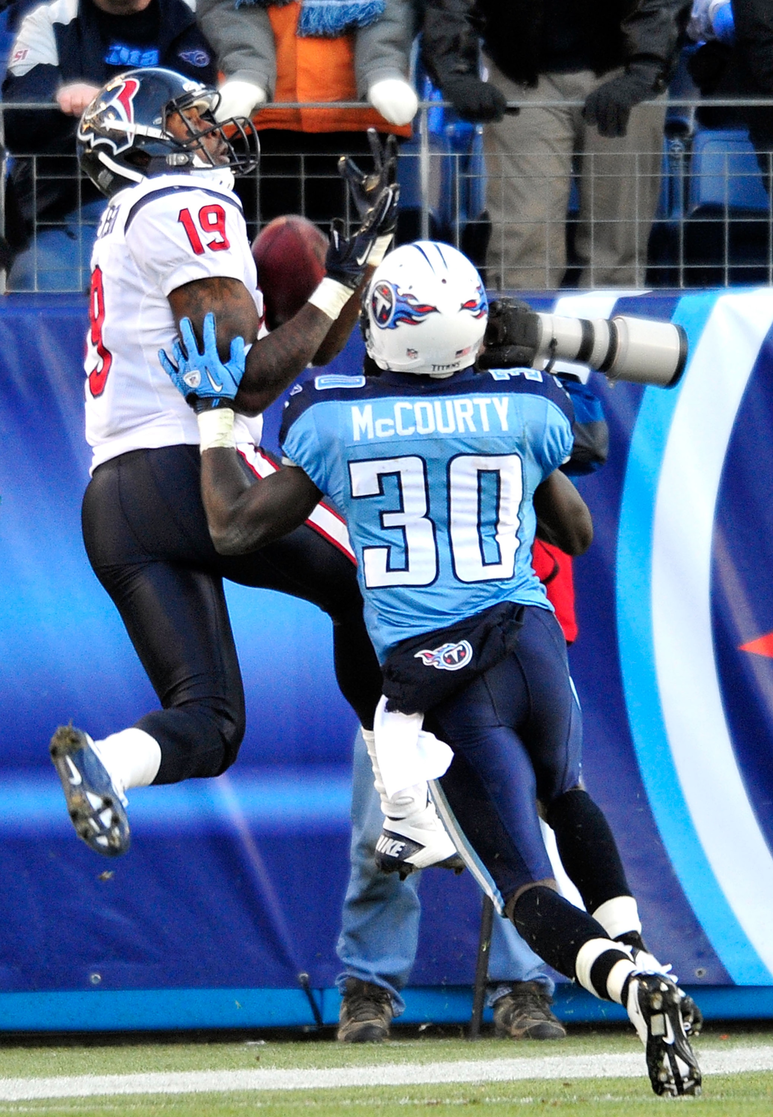 NASHVILLE, TN - DECEMBER 19:  Dorin Dickerson #19 of the Houston Texans can't make the touchdown catch as Jason McCourty #30 of the Tennessee Titans defends at LP Field on December 19, 2010 in Nashville, Tennessee. The Titans defeated the Texans, 31-17.