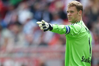 This way to the CL-Finals? Neuer follows Olli Kahn's advice.