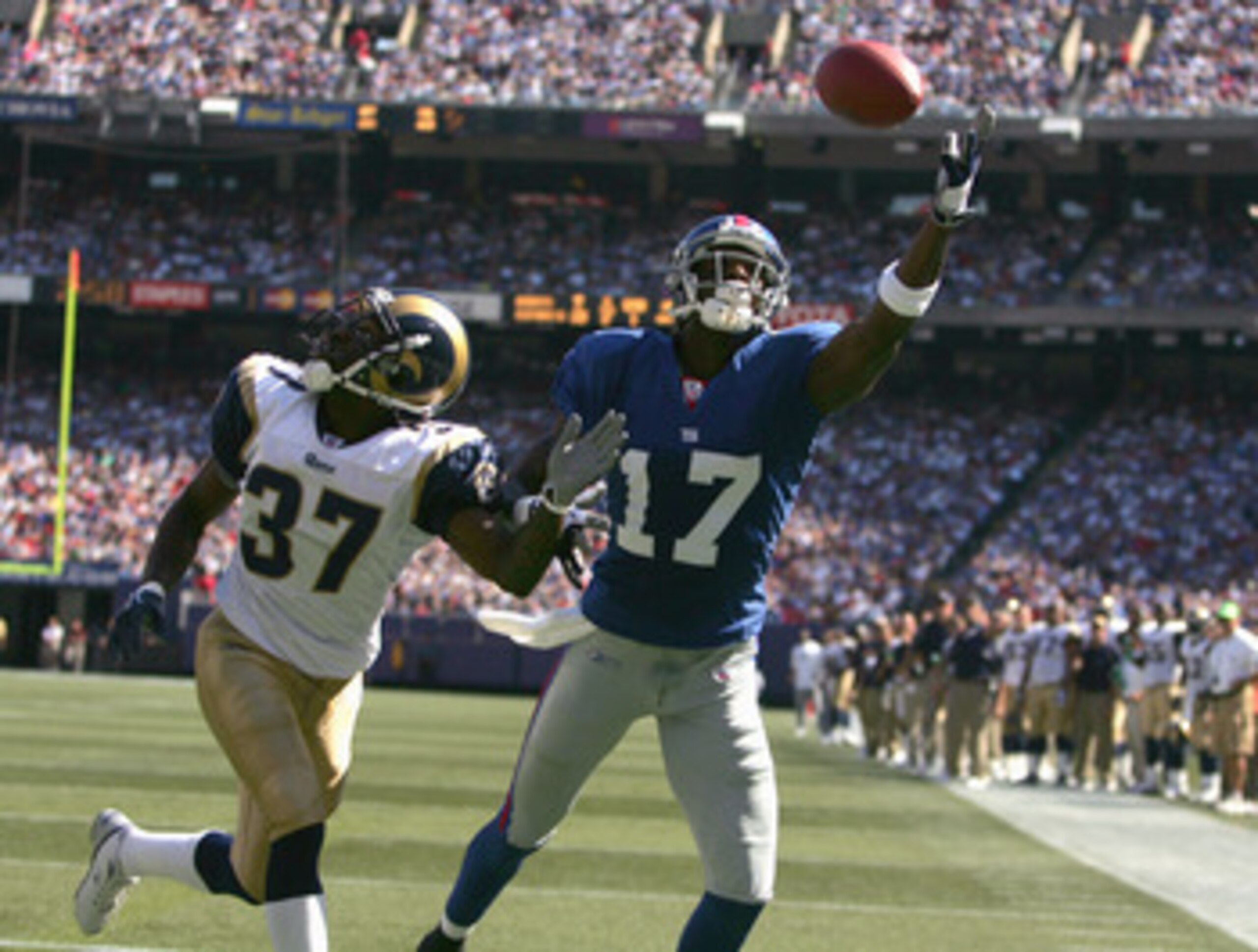 EAST RUTHERFORD, NJ - OCTOBER 02: Plaxico Burress #17 of the New York Giants reaches for the pass during the game against the St. Louis Rams on October 2, 2005 at Giants Stadium in East Rutherford, New Jersey. The Giants won 44-24. (Photo by Ezra Shaw/Get