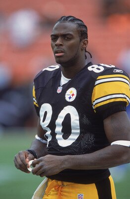 11 Nov 2001:  Wide Receiver Plaxico Burress #80 of the Pittsburgh Steelers standing on the sidelines during the game against the Cleveland Browns at the Browns Stadium in Cleveland, Ohio. The Steelers defeated the Browns 15-12.Mandatory Credit: Tom Pidgeo