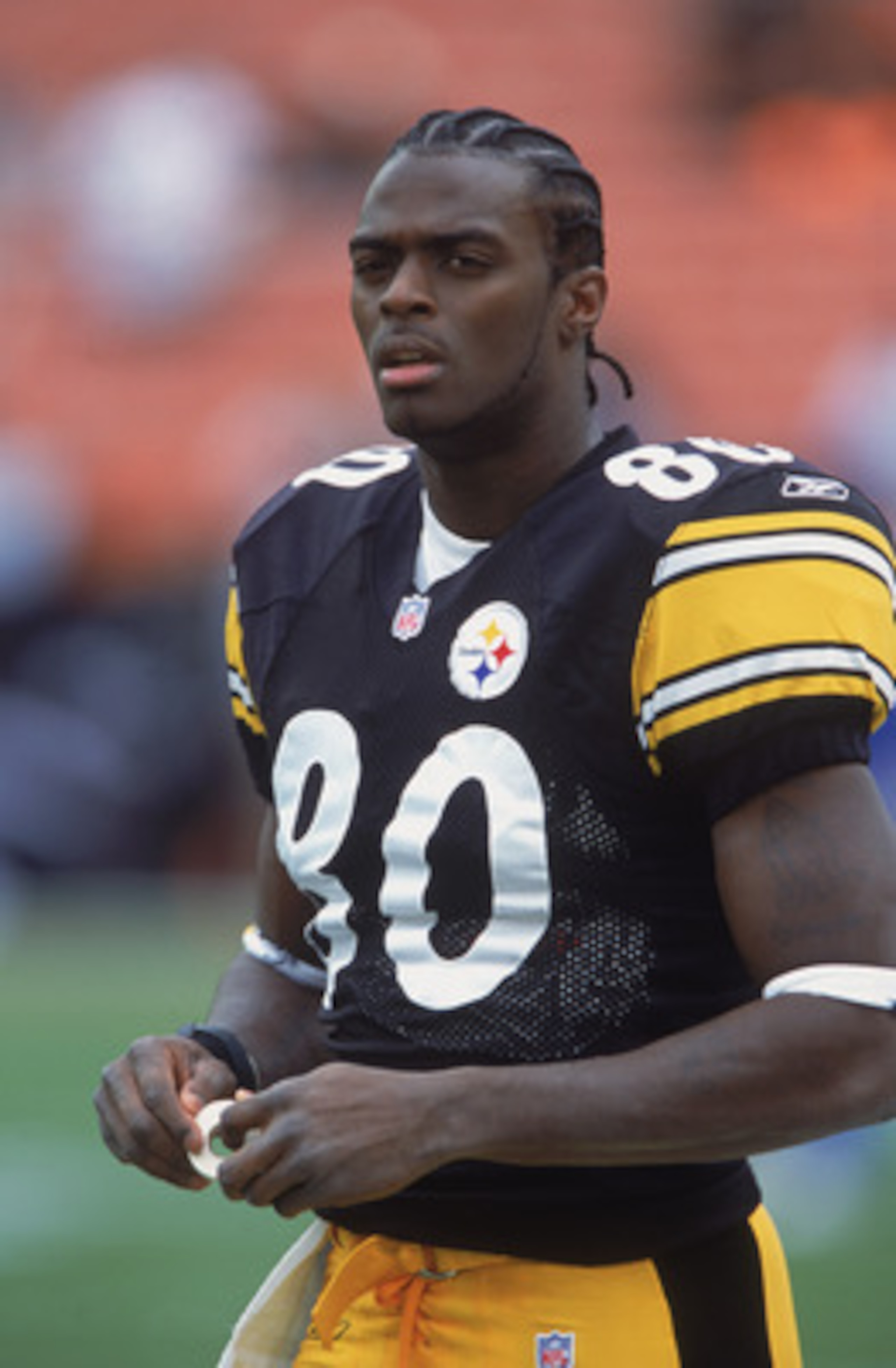 11 Nov 2001:  Wide Receiver Plaxico Burress #80 of the Pittsburgh Steelers standing on the sidelines during the game against the Cleveland Browns at the Browns Stadium in Cleveland, Ohio. The Steelers defeated the Browns 15-12.Mandatory Credit: Tom Pidgeo