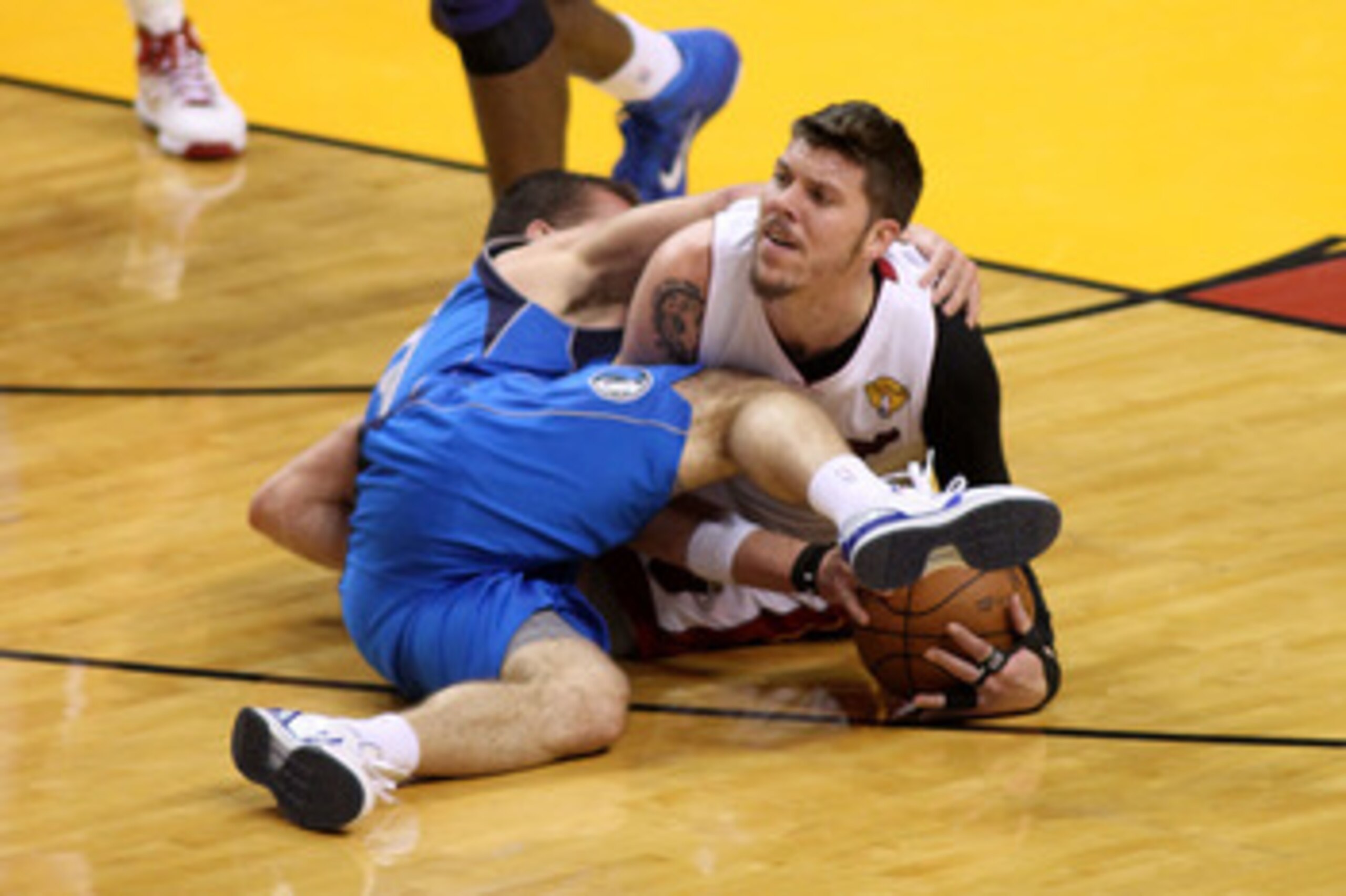 MIAMI, FL - JUNE 02:  Mike Miller #13 of the Miami Heat and Jose Juan Barea #11 of the Dallas Mavericks fight for control of a loose ball in Game Two of the 2011 NBA Finals at American Airlines Arena on June 2, 2011 in Miami, Florida. NOTE TO USER: User e