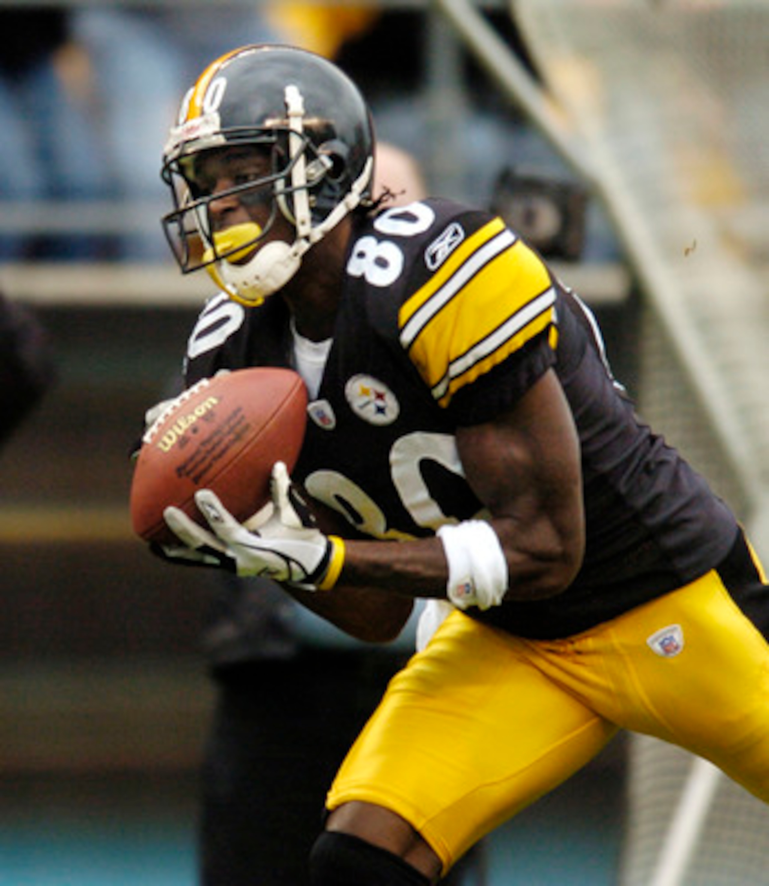 PITTSBURGH, PA - OCTOBER 10:  Plaxico Burress #80 of the Pittsburgh Steelers makes a catch against the Cleveland Browns during the first quarter on October 10, 2004 at Heinz Field in Pittsburgh, Pennsylvania.  Pittsburgh defeated Cleveland 34-23.  (Photo 