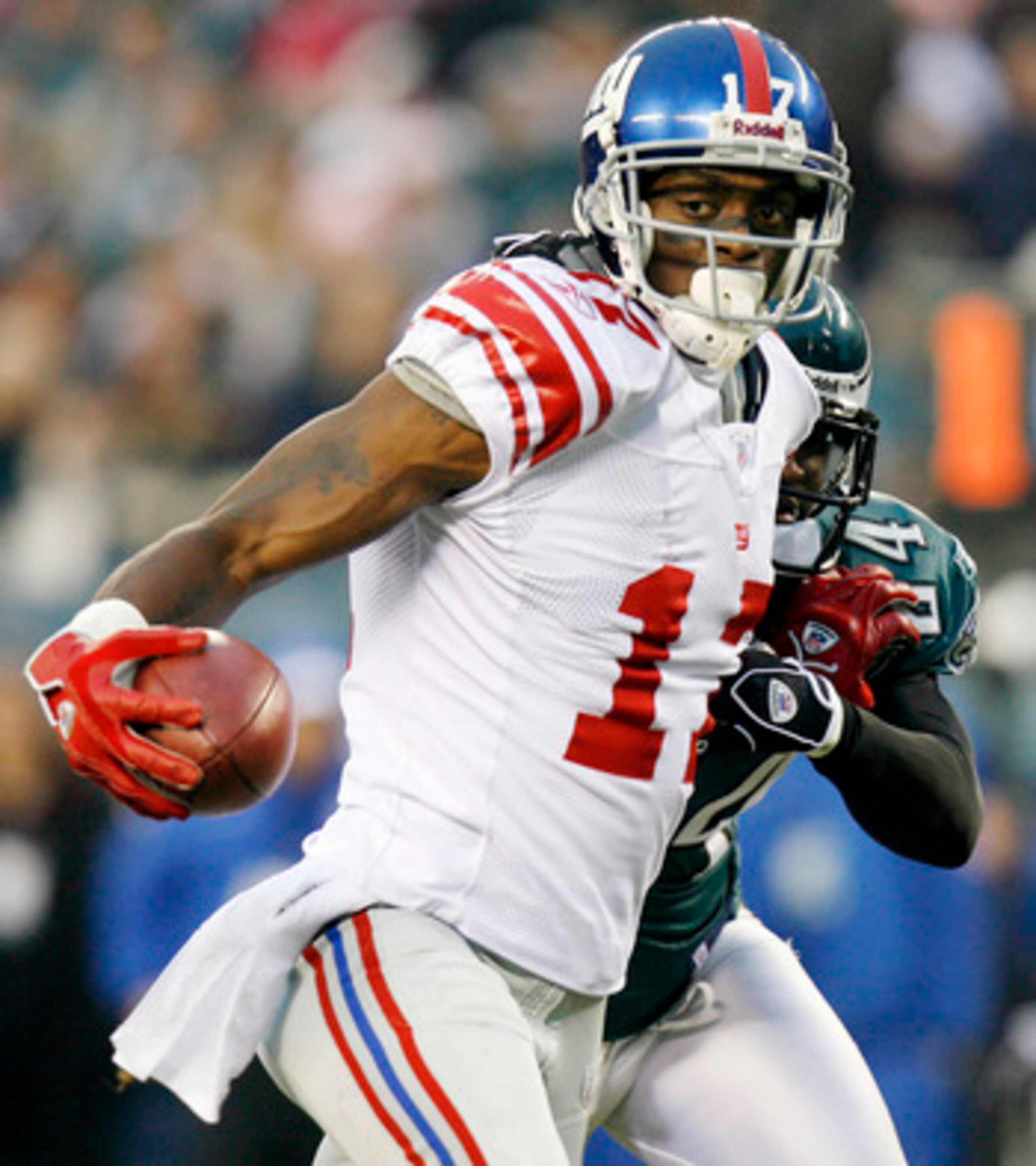 PHILADELPHIA - DECEMBER 9:  Plaxico Burress #17 of the New York Giants shakes off Sheldon Brown #24 of the Philadelphia Eagles as he runs in for a touchdown at the Lincoln Financial Field December 9, 2007 in Philadelphia, Pennsylvania.  (Photo by Jeff Zel