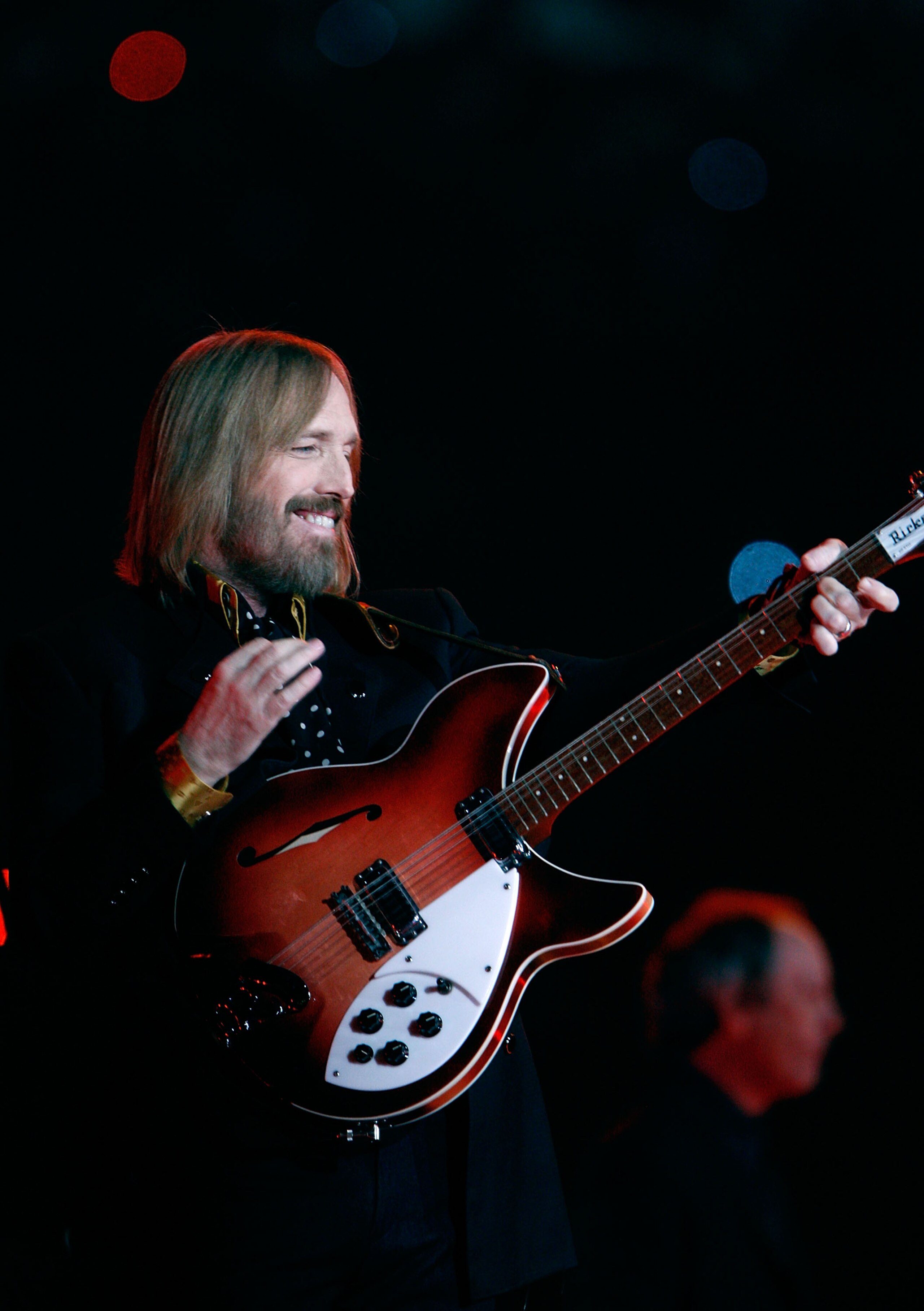 GLENDALE, AZ - FEBRUARY 03:  Musician Tom Petty performs during the 'Bridgestone Halftime Show' at Super Bowl XLII between the New York Giants and the New England Patriots on February 3, 2008 at University of Phoenix Stadium in Glendale, Arizona.  (Photo