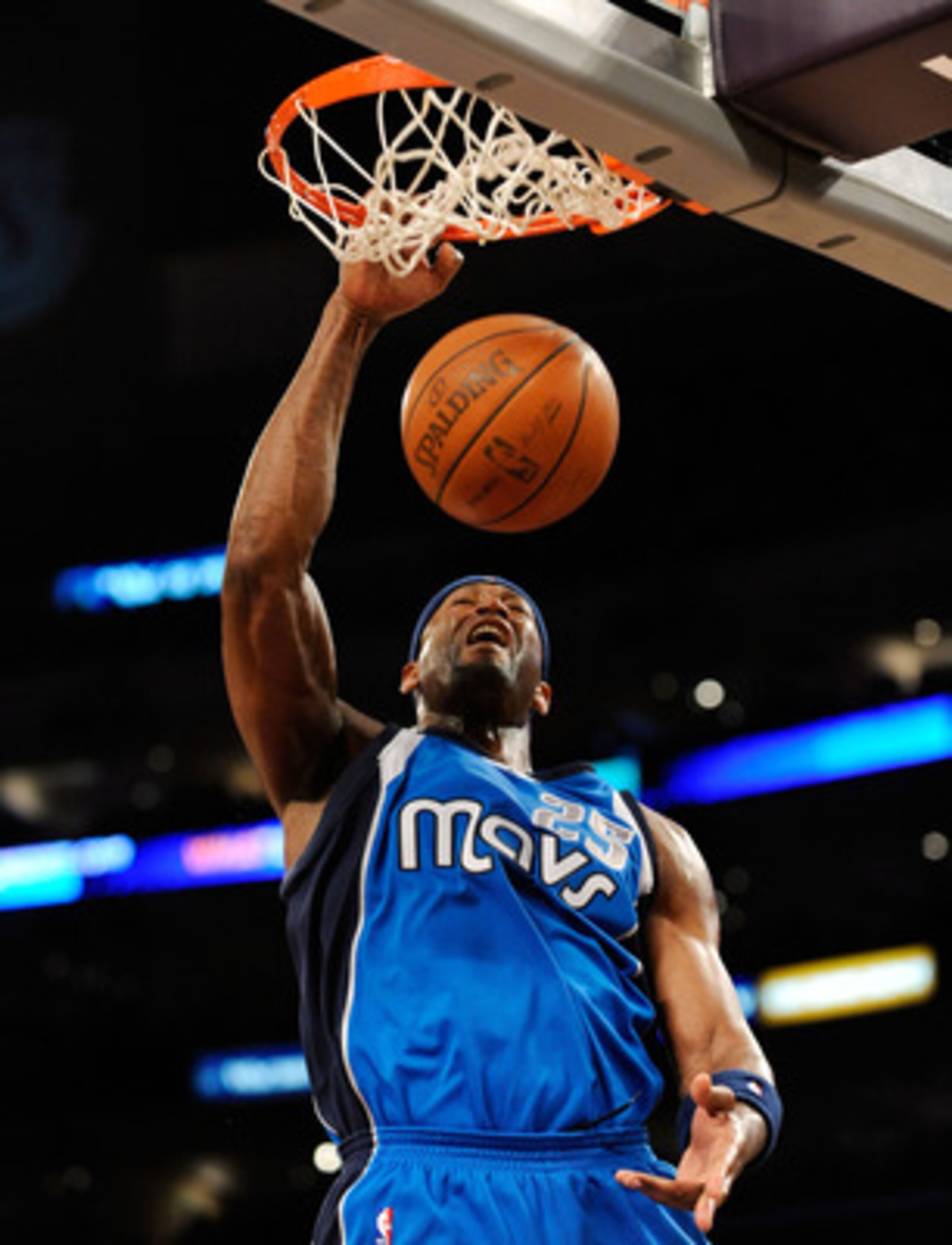LOS ANGELES, CA - OCTOBER 30:  Erick Dampier #41 of the Dallas Mavericks against the Los Angekes Lakers during the third quarter of the basketball game at Staples Center on October 30, 2009 in Los Angeles, California.  (Photo by Kevork Djansezian/Getty Im