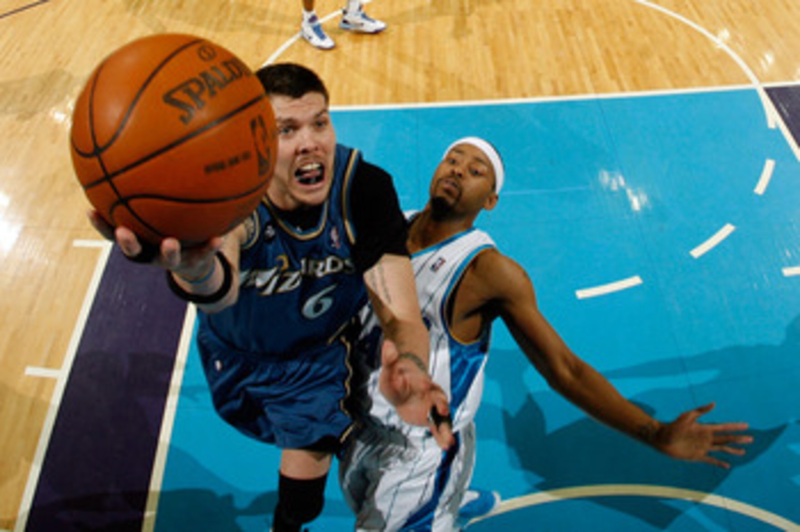 NEW ORLEANS - MARCH 31:  Mike Miller #6 of the Washington Wizards shoots the ball over Morris Peterson #24 of the New Orleans Hornets at New Orleans Arena on March 31, 2010 in New Orleans, Louisiana.  The Wizards defeated the Hornets 96-91.  NOTE TO USER:
