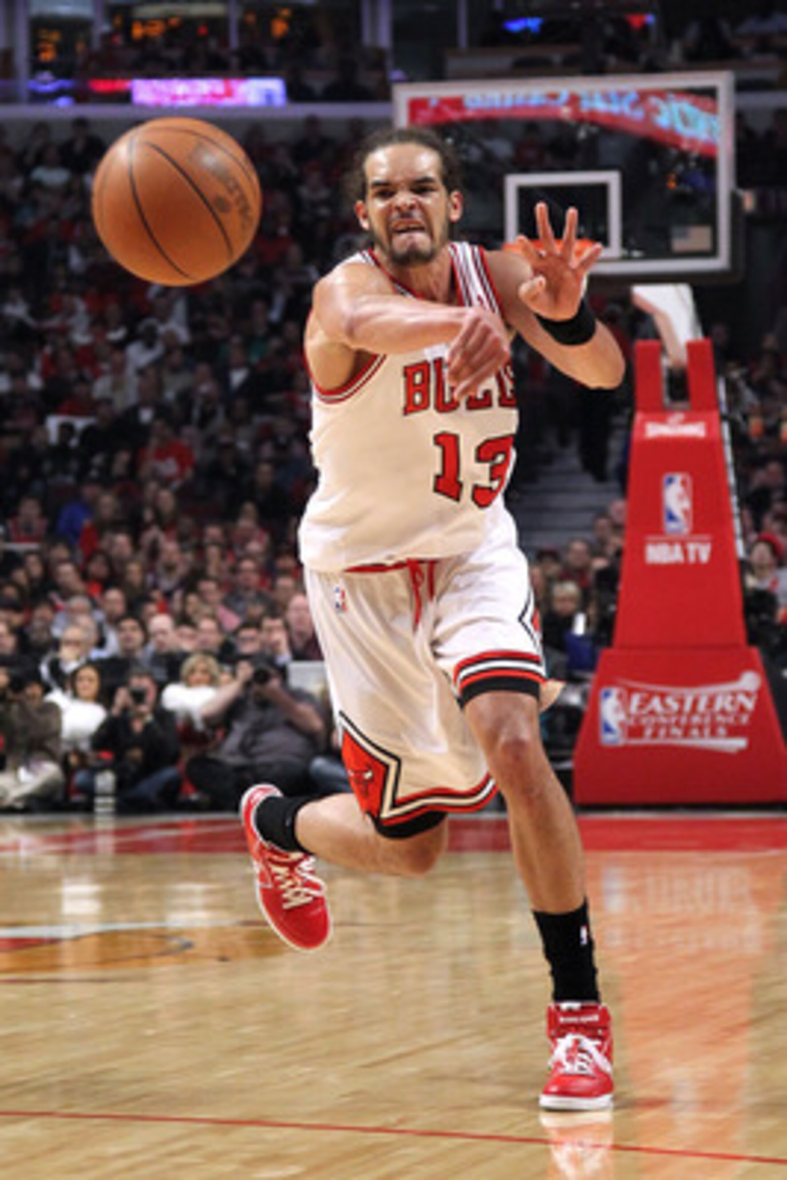 CHICAGO, IL - MAY 26:  Joakim Noah #13 of the Chicago Bulls passes the ball agains the Miami Heat in Game Five of the Eastern Conference Finals during the 2011 NBA Playoffs on May 26, 2011 at the United Center in Chicago, Illinois. NOTE TO USER: User expr