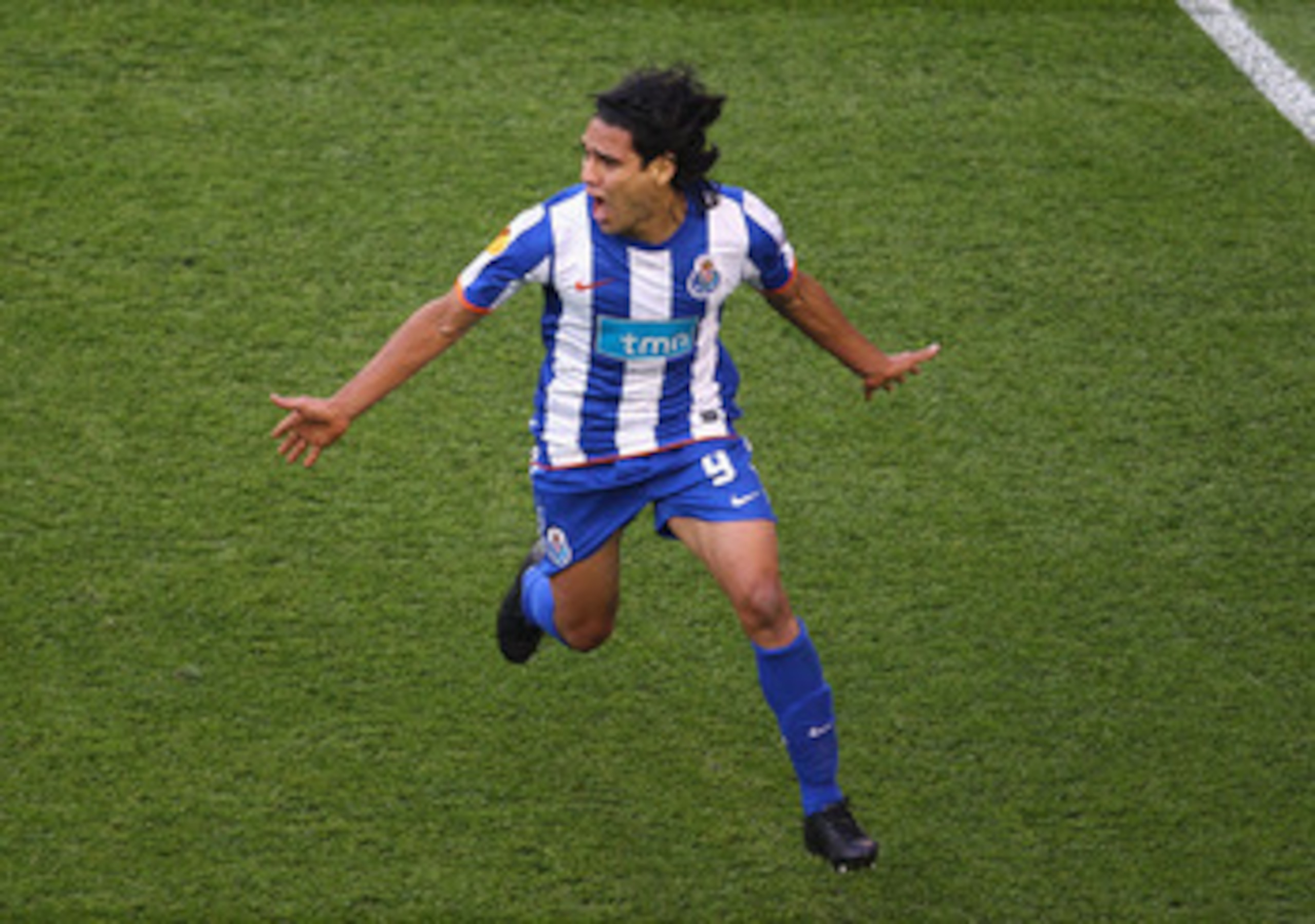 DUBLIN, IRELAND - MAY 18:  Radamel Falcao Garcia of FC Porto celebrates scoring the opening goal during the UEFA Europa League Final between FC Porto and SC Braga at Dublin Arena on May 18, 2011 in Dublin, Ireland.  (Photo by Julian Finney/Getty Images)