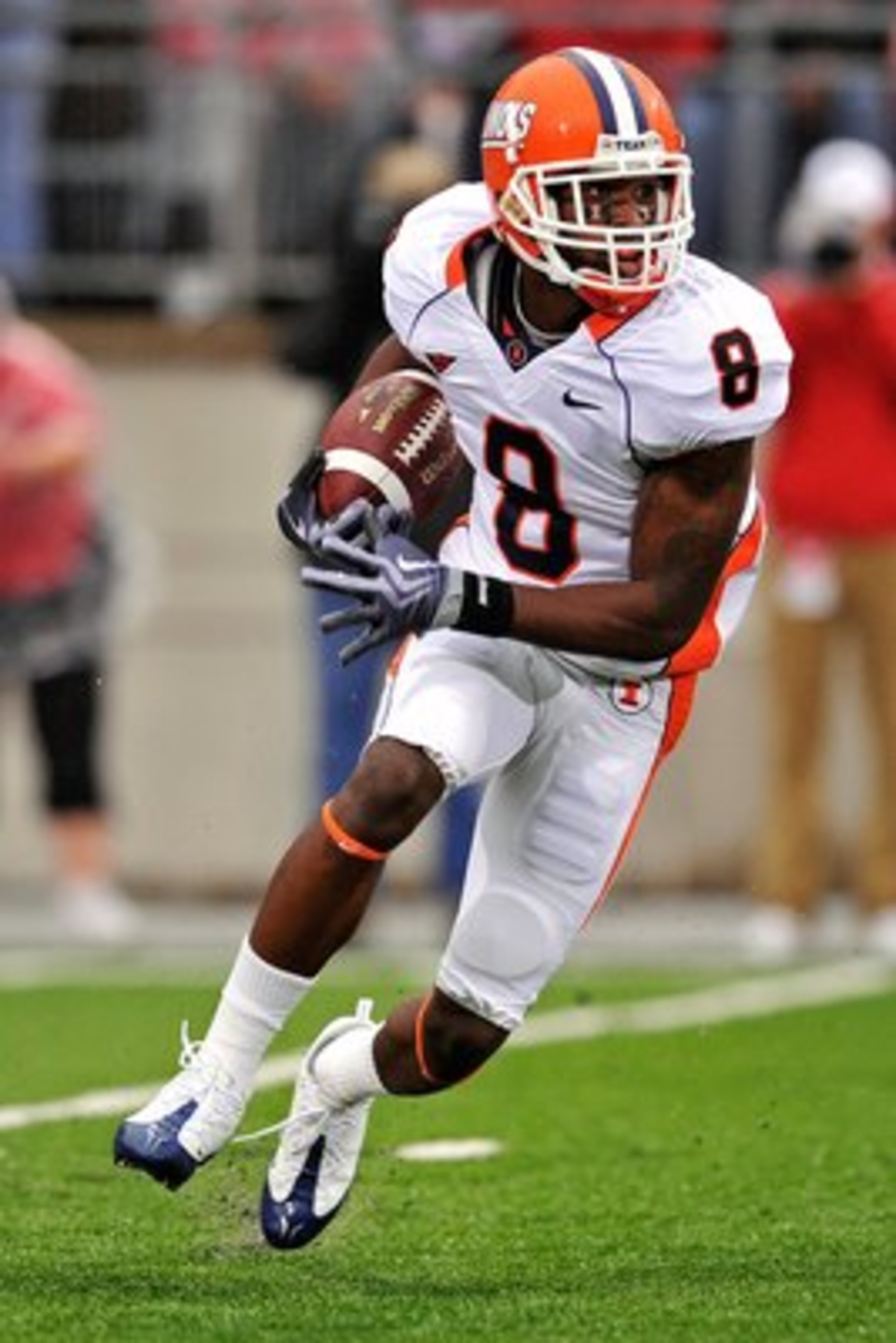 COLUMBUS, OH - SEPTEMBER 26:  A.J. Jenkins #8 of the Illinois Fighting Illini returns a kick against the Ohio State Buckeyes at Ohio Stadium on September 26, 2009 in Columbus, Ohio.  (Photo by Jamie Sabau/Getty Images)