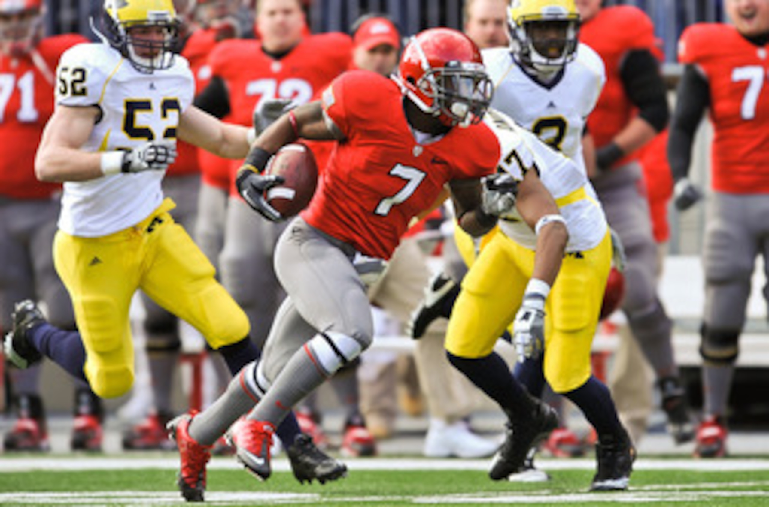 COLUMBUS, OH - NOVEMBER 27:  Jordan Hall #7 of the Ohio State Buckeyes returns a kickoff against the Michigan Wolverines at Ohio Stadium on November 27, 2010 in Columbus, Ohio.  (Photo by Jamie Sabau/Getty Images)