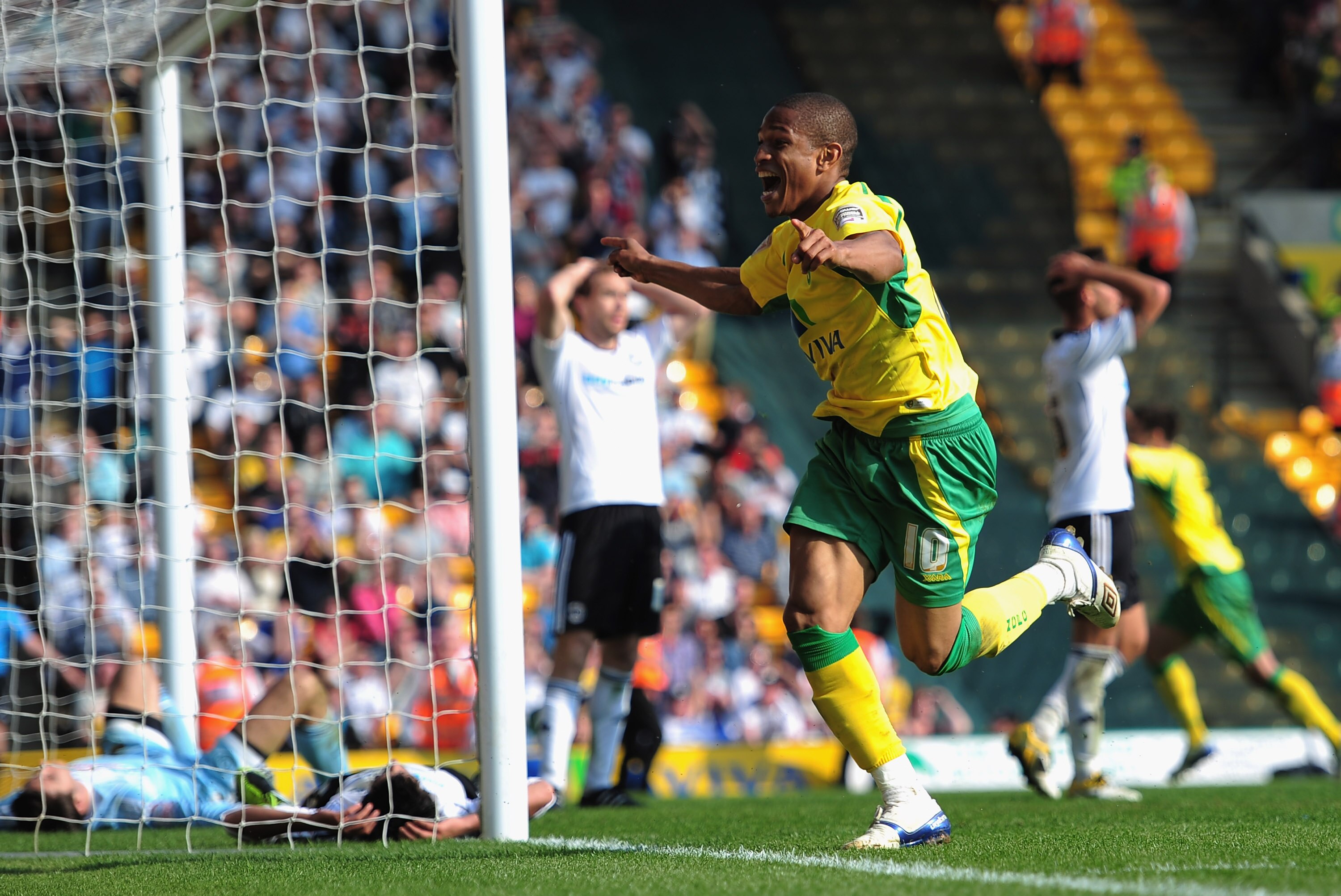 NORWICH, ENGLAND - APRIL 25:  Simeon Jackson of Norwich City celebrates his winning goal during the npower Championship match between Norwich City and Derby County at Carrow Road on April 25, 2011 in Norwich, England.  (Photo by Jamie McDonald/Getty Image
