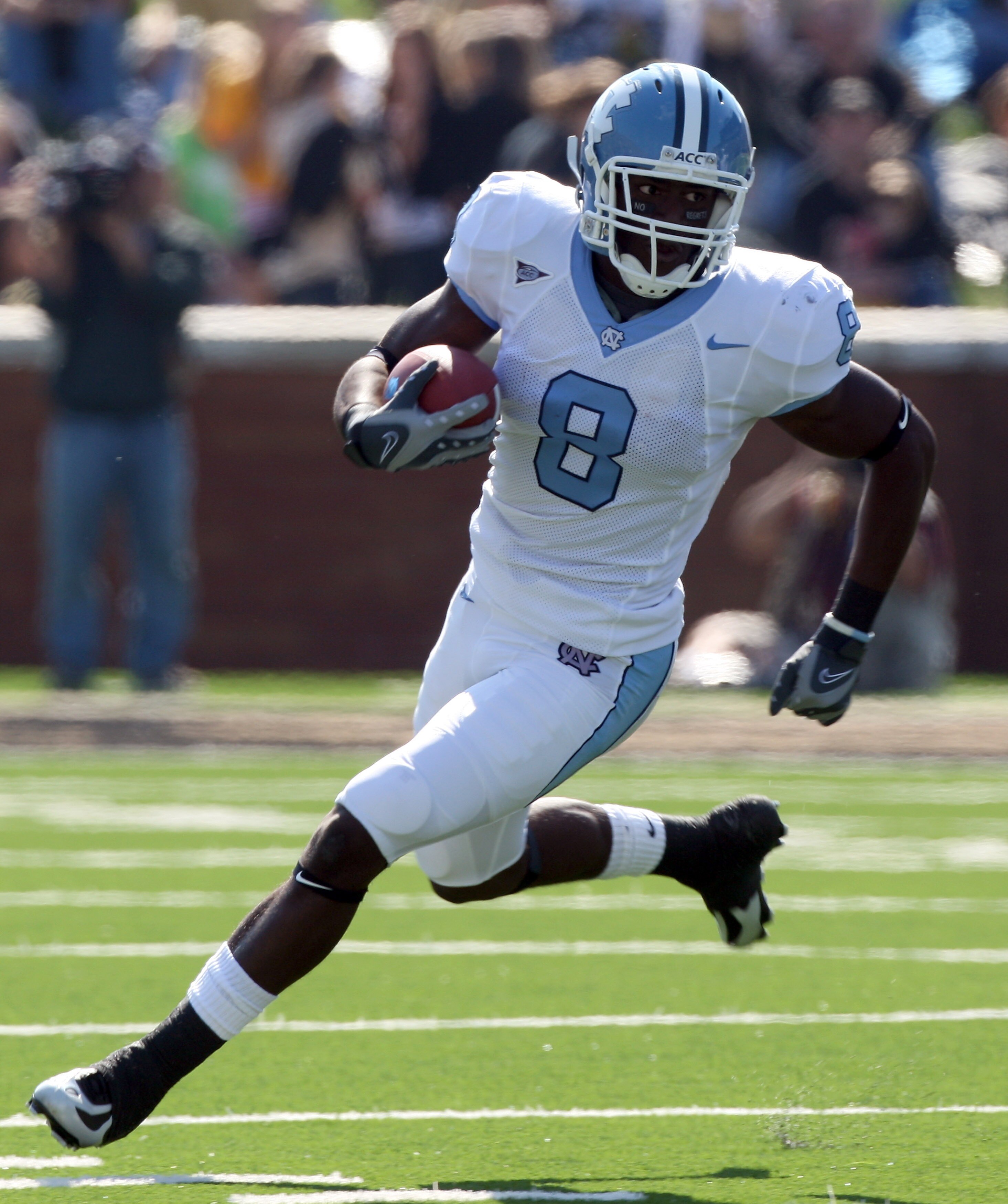 WINSTON SALEM, NC - OCTOBER 27:  Wide receiver Greg Little #8 of the University of North Carolina Tar Heels during the ACC game at the Groves Stadium, on October 27, 2007 in Winston Salem,North Carolina.  (Photo by David Cannon/Getty Images)