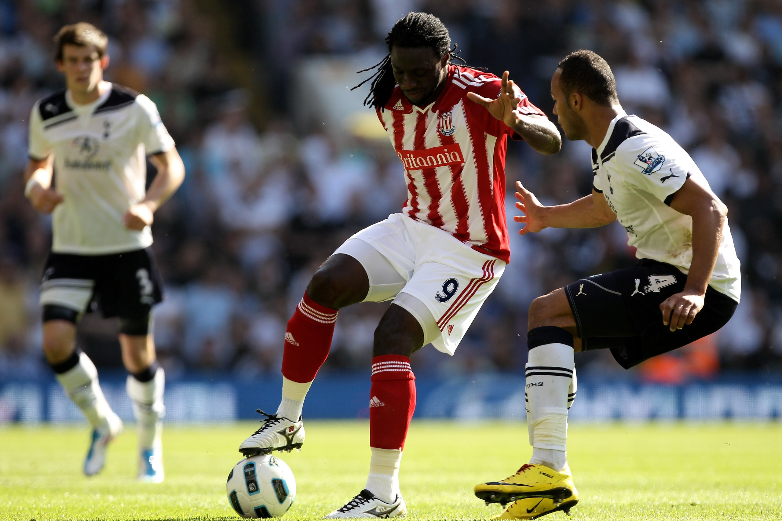LONDON, ENGLAND - APRIL 09:  Kenwyne Jones of Stoke is challenged byYounes Kaboul of Spurs during the Barclays Premier League match between Tottenham Hotspur and Stoke City at White Hart Lane on April 9, 2011 in London, England.  (Photo by Ian Walton/Gett