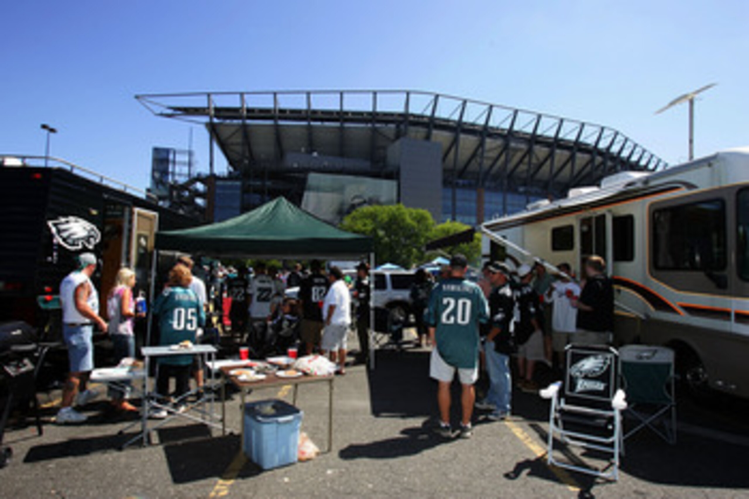 PHILADELPHIA - SEPTEMBER 07:  Fans tailgate in the parking lot before the Philadelphia Eagles play the St. Louis Rams on September 7, 2008 at Lincoln Financial Field in Philadelphia, Pennsylvania.  (Photo by Jim McIsaac/Getty Images)