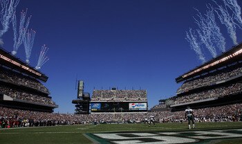 PHILADELPHIA - SEPTEMBER 07:  The Philadelphia Eagles prepare for the opening kick off against the St. Louis Rams on September 7, 2008 at Lincoln Financial Field in Philadelphia, Pennsylvania.  (Photo by Jim McIsaac/Getty Images)
