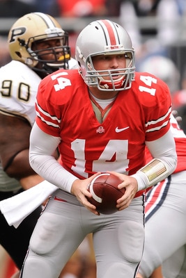 COLUMBUS, OH - OCTOBER 23:  Joe Bauserman #14 of the Ohio State Buckeyes hands off the ball against the Purdue Boilermakers at Ohio Stadium on October 23, 2010 in Columbus, Ohio.  (Photo by Jamie Sabau/Getty Images)