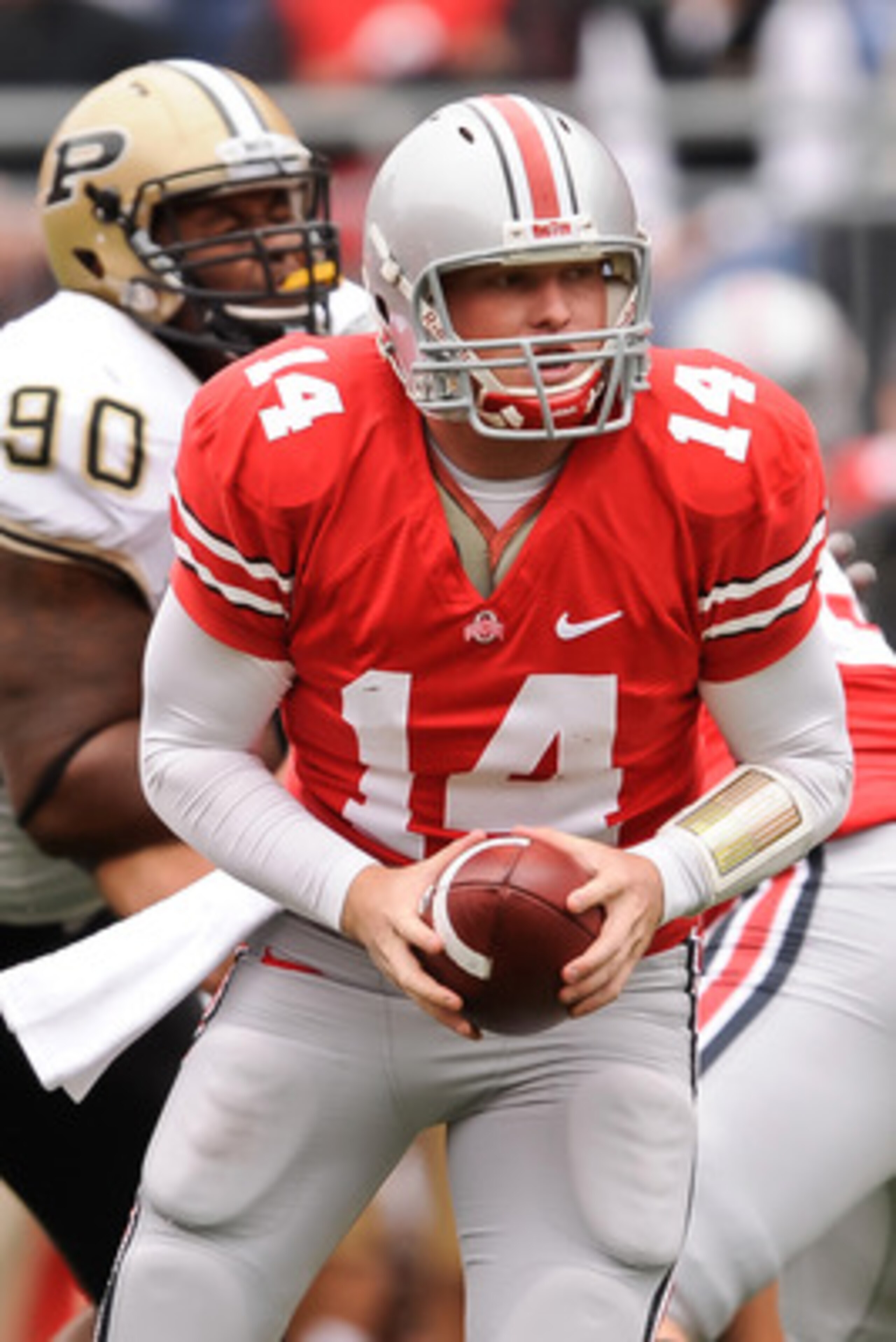 COLUMBUS, OH - OCTOBER 23:  Joe Bauserman #14 of the Ohio State Buckeyes hands off the ball against the Purdue Boilermakers at Ohio Stadium on October 23, 2010 in Columbus, Ohio.  (Photo by Jamie Sabau/Getty Images)