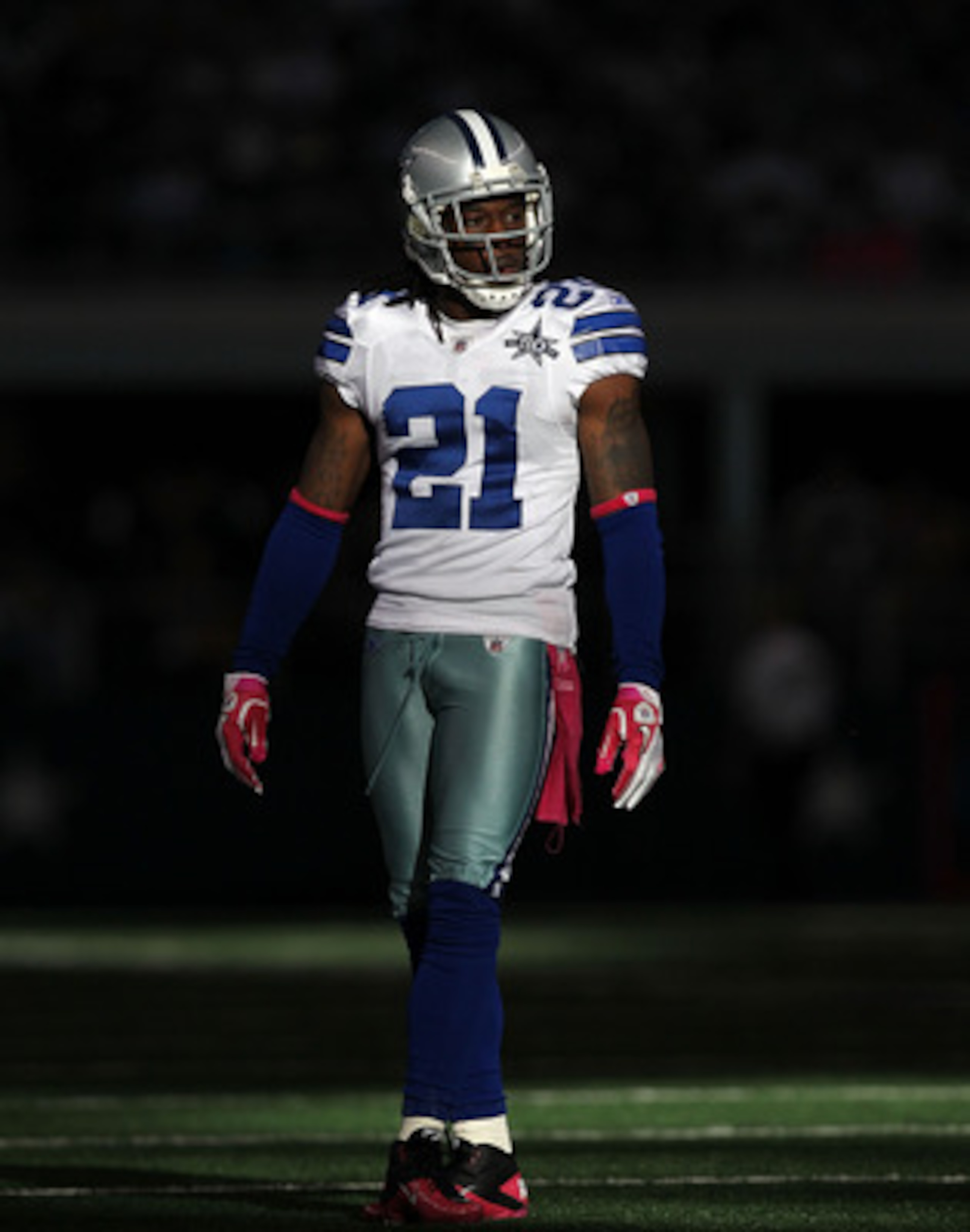 ARLINGTON, TX - OCTOBER 10:  Cornerback Mike Jenkins #21 of the Dallas Cowboys at Cowboys Stadium on October 10, 2010 in Arlington, Texas.  (Photo by Ronald Martinez/Getty Images)