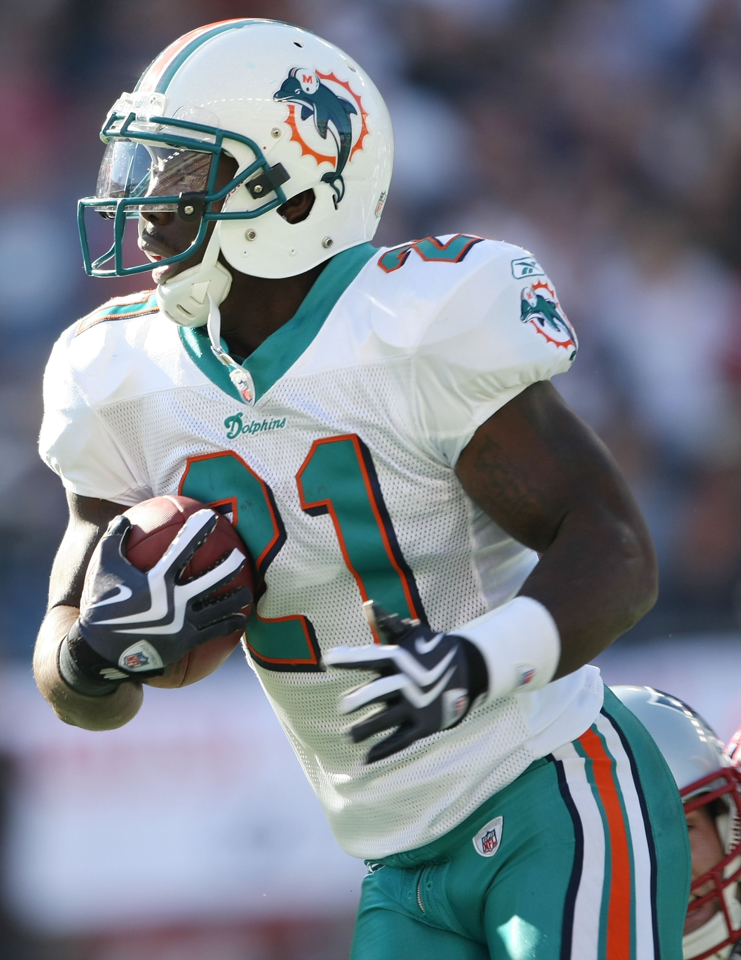 FOXBORO, MA - NOVEMBER 08:  Vontae Davis #21 of the Miami Dolphins carries the ball after he intercepted a pass intended for Randy Moss of the New England Patriots on November 8, 2009 at Gillette Stadium in Foxboro, Massachusetts.  (Photo by Elsa/Getty Im