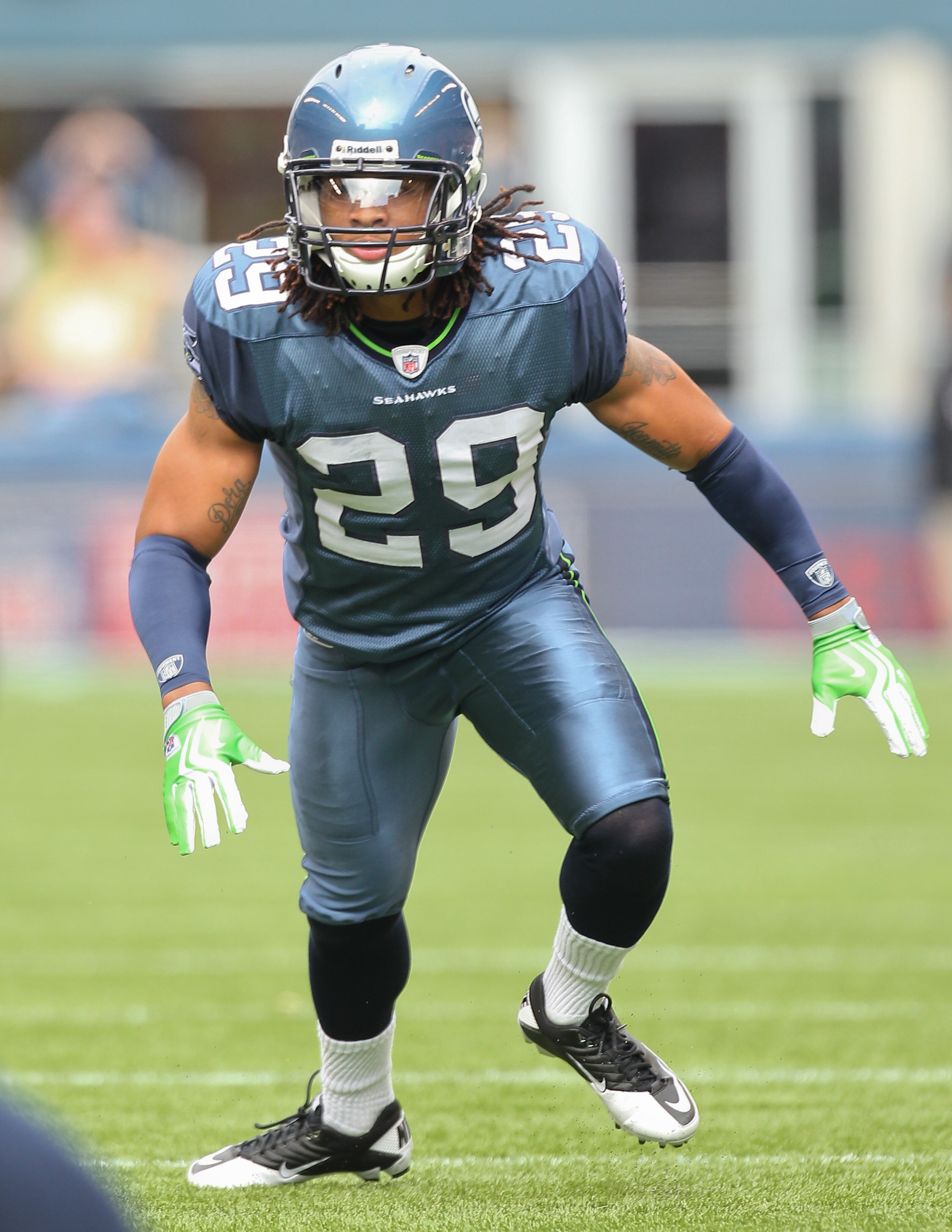 SEATTLE - SEPTEMBER 12:  Free safety Earl Thomas #29 of the Seattle Seahawks follows the play during the NFL season opener against the San Francisco 49ers at Qwest Field on September 12, 2010 in Seattle, Washington. (Photo by Otto Greule Jr/Getty Images)