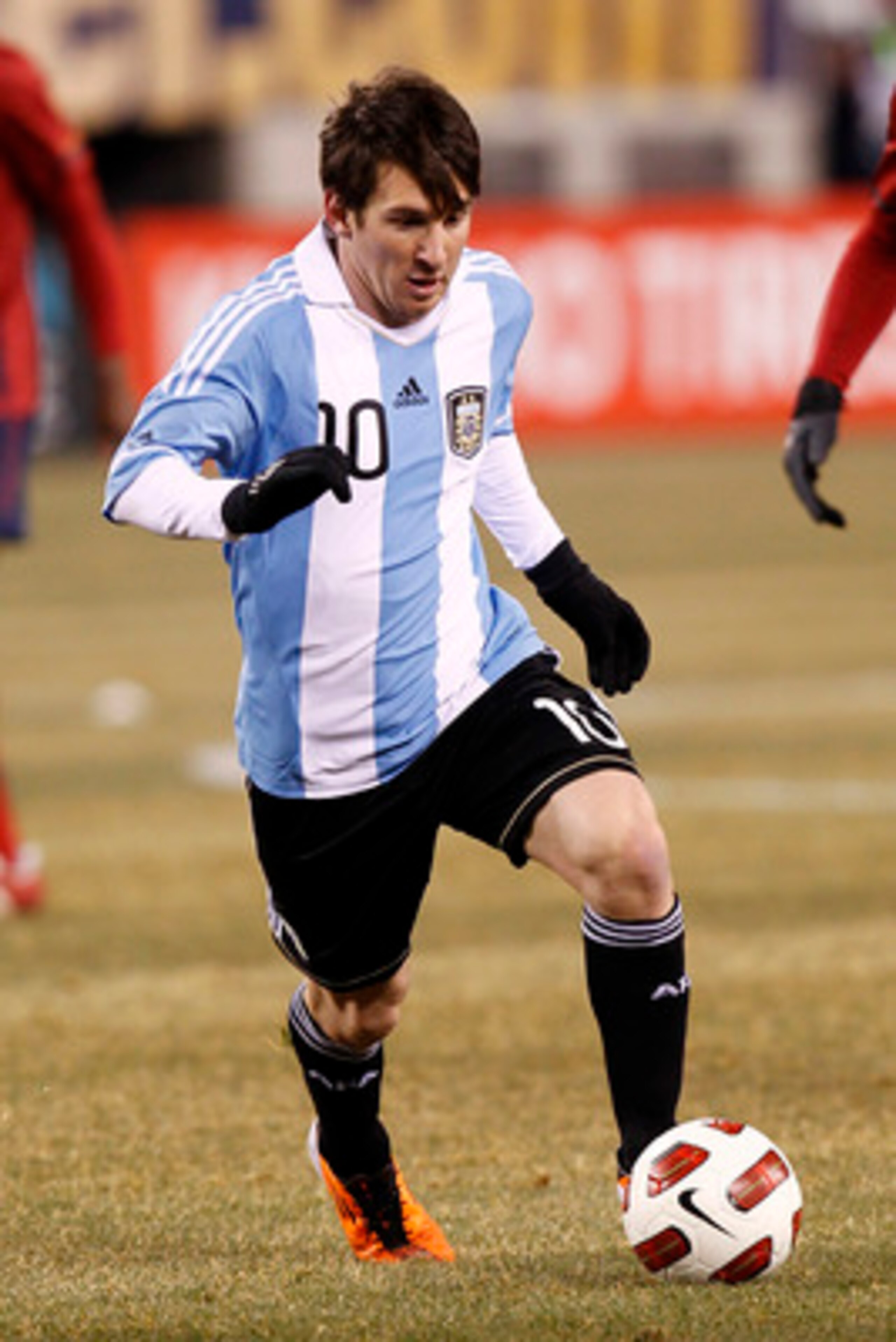 EAST RUTHERFORD, NJ - MARCH 26:  Lionel Messi #10 of Argentina plays during the first half of a friendly match against the United States at New Meadowlands Stadium on March 26, 2011 in East Rutherford, New Jersey.  (Photo by Jeff Zelevansky/Getty Images)