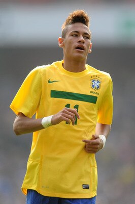 LONDON, ENGLAND - MARCH 27:  Neymar of Brazil looks on during the International friendly match between Brazil and Scotland at Emirates Stadium on March 27, 2011 in London, England.  (Photo by Mike Hewitt/Getty Images)