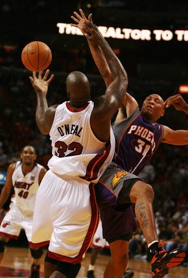 MIAMI - NOVEMBER 09: Shawn Marion #31 of the Phoenix Suns battles for a rebound with Shaquille O'Neal #32 of the Miami Heat scores over at American Airlines Arena on November 9, 2007 in Miami, Florida. The Suns defeated the Heat 106-101. NOTE TO USER: U MIAMI - NOVEMBER 09: Shawn Marion #31 of the Phoenix Suns battles for a rebound with Shaquille O'Neal #32 of the Miami Heat scores over at American Airlines Arena on November 9, 2007 in Miami, Florida. The Suns defeated the Heat 106-101. NOTE TO USER: U