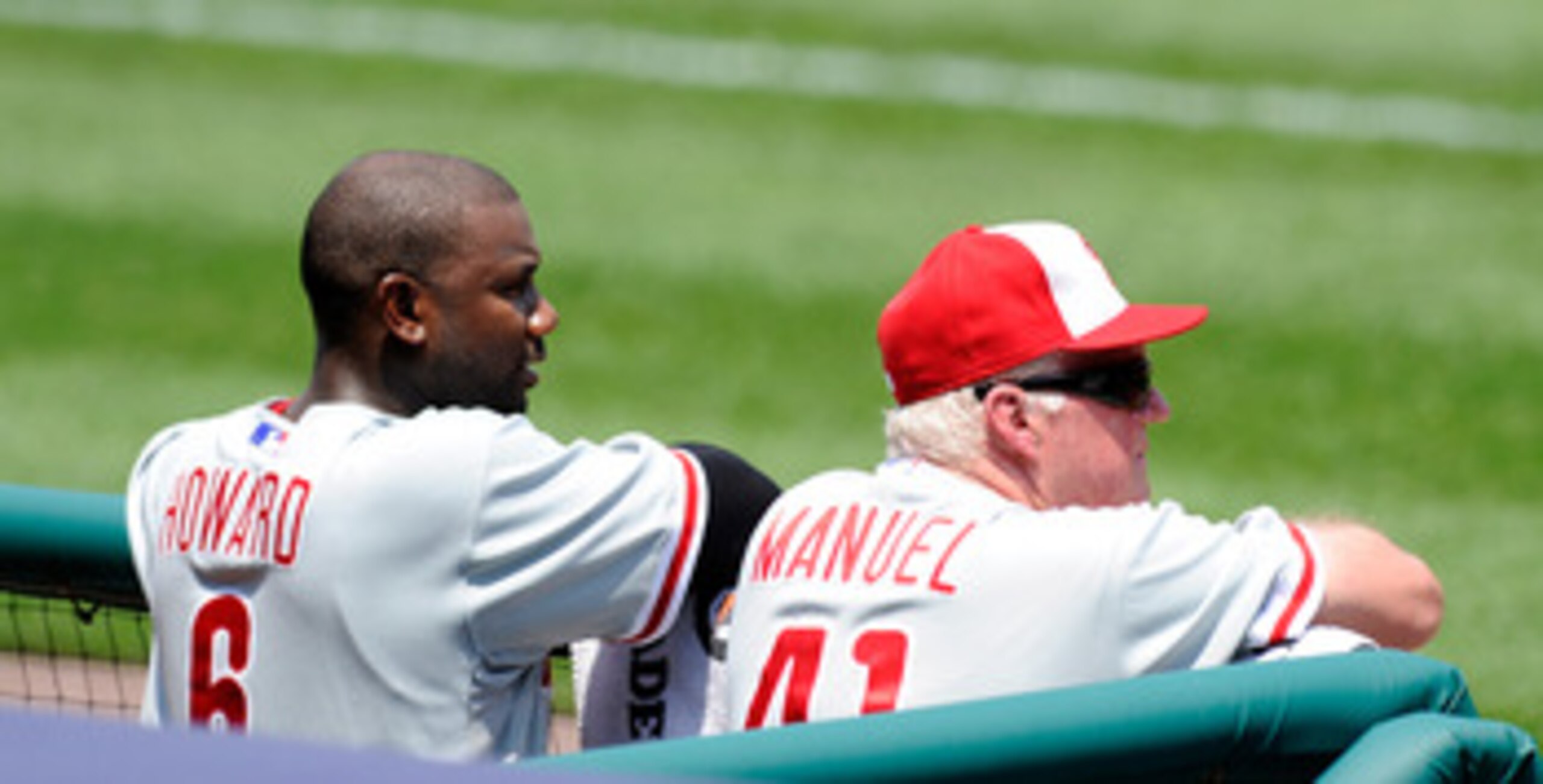 WASHINGTON, DC - MAY 30:  Manager Charlie Manuel #41 and Ryan Howard #6 of the Philadelphia Phillies watch the game against the Washington Nationals at Nationals Park on May 30, 2011 in Washington, DC.  (Photo by Greg Fiume/Getty Images)