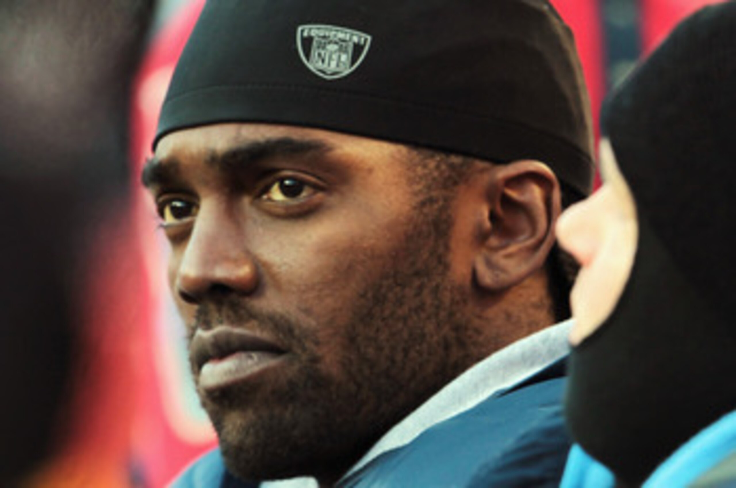 KANSAS CITY, MO - DECEMBER 26:  Receiver Randy Moss #84 of the Tennessee Titans watches from the sidelines during the game against the Kansas City Chiefs on December 26, 2010 at Arrowhead Stadium in Kansas City, Missouri.  (Photo by Jamie Squire/Getty Ima
