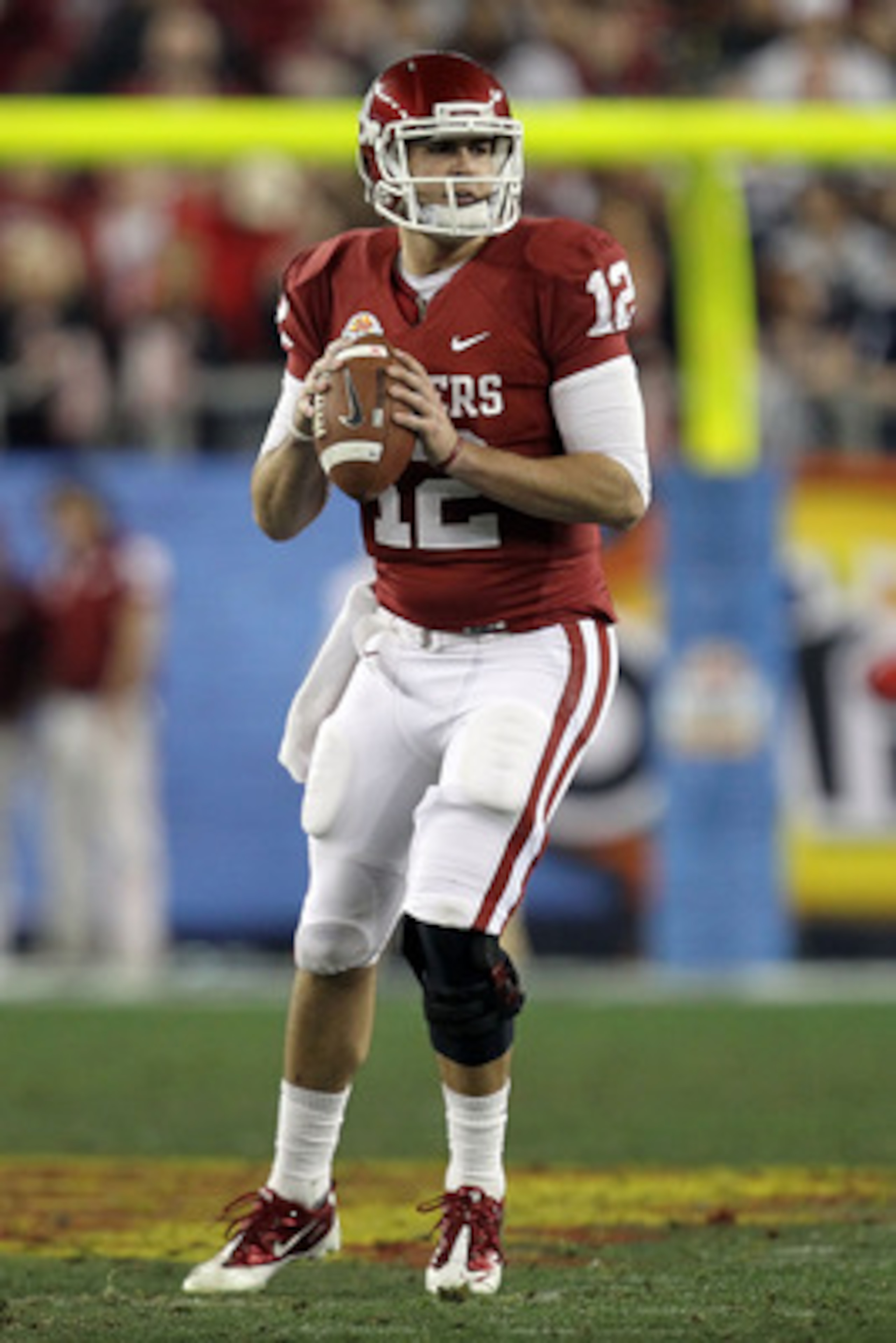 GLENDALE, AZ - JANUARY 01:  Landry Jones #12 of the Oklahoma Sooners looks to throw the ball against the Connecticut Huskies during the Tostitos Fiesta Bowl at the Universtity of Phoenix Stadium on January 1, 2011 in Glendale, Arizona.  (Photo by Ronald M