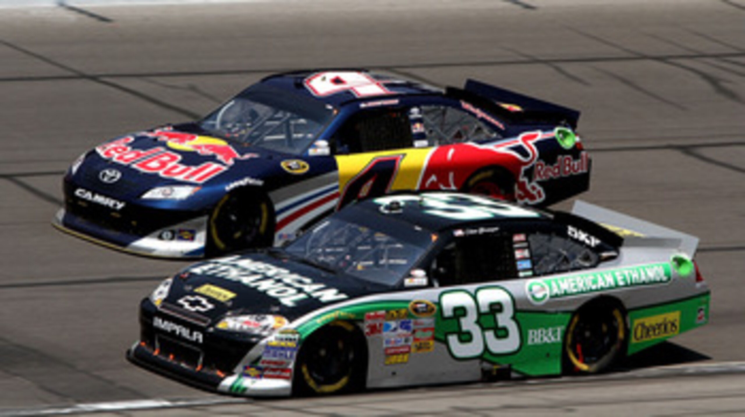 KANSAS CITY, KS - JUNE 05:  Clint Bowyer, driver of the #33 American Ethanol Chevrolet, races Kasey Kahne, driver of the #4 Red Bull Toyota, during the NASCAR Sprint Cup Series STP 400 at Kansas Speedway on June 5, 2011 in Kansas City, Kansas.  (Photo by 
