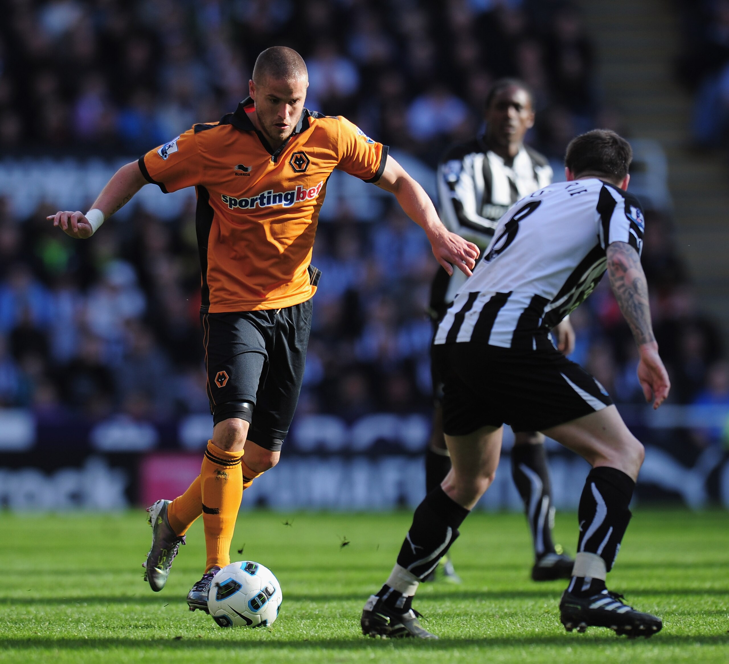 NEWCASTLE UPON TYNE, ENGLAND - APRIL 02:  Michael Kightly of Wolverhampton Wanderers breaks with the ball during the Barclays Premier League match between Newcastle United and Wolverhampton Wanderers at St James' Park on April 2, 2011 in Newcastle upon Ty
