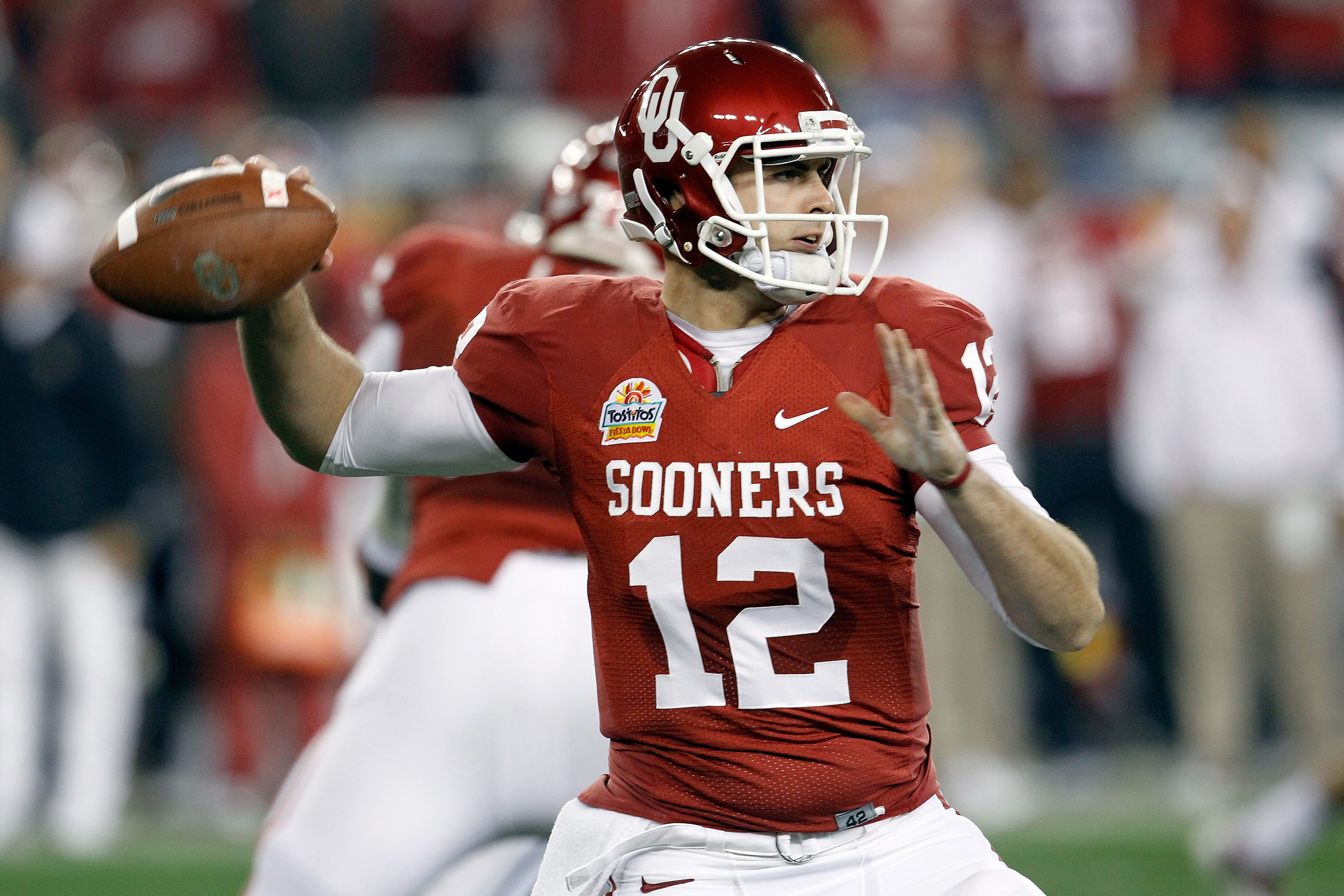 GLENDALE, AZ - JANUARY 01:  Landry Jones #12 of the Oklahoma Sooners throws the ball in the first half against the Connecticut Huskies during the Tostitos Fiesta Bowl at the Universtity of Phoenix Stadium on January 1, 2011 in Glendale, Arizona.  (Photo b