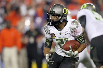 GLENDALE, AZ - JANUARY 10:  LaMichael James #21 of the Oregon Ducks runs down field against the Auburn Tigers during the Tostitos BCS National Championship Game at University of Phoenix Stadium on January 10, 2011 in Glendale, Arizona.  (Photo by Jonathan
