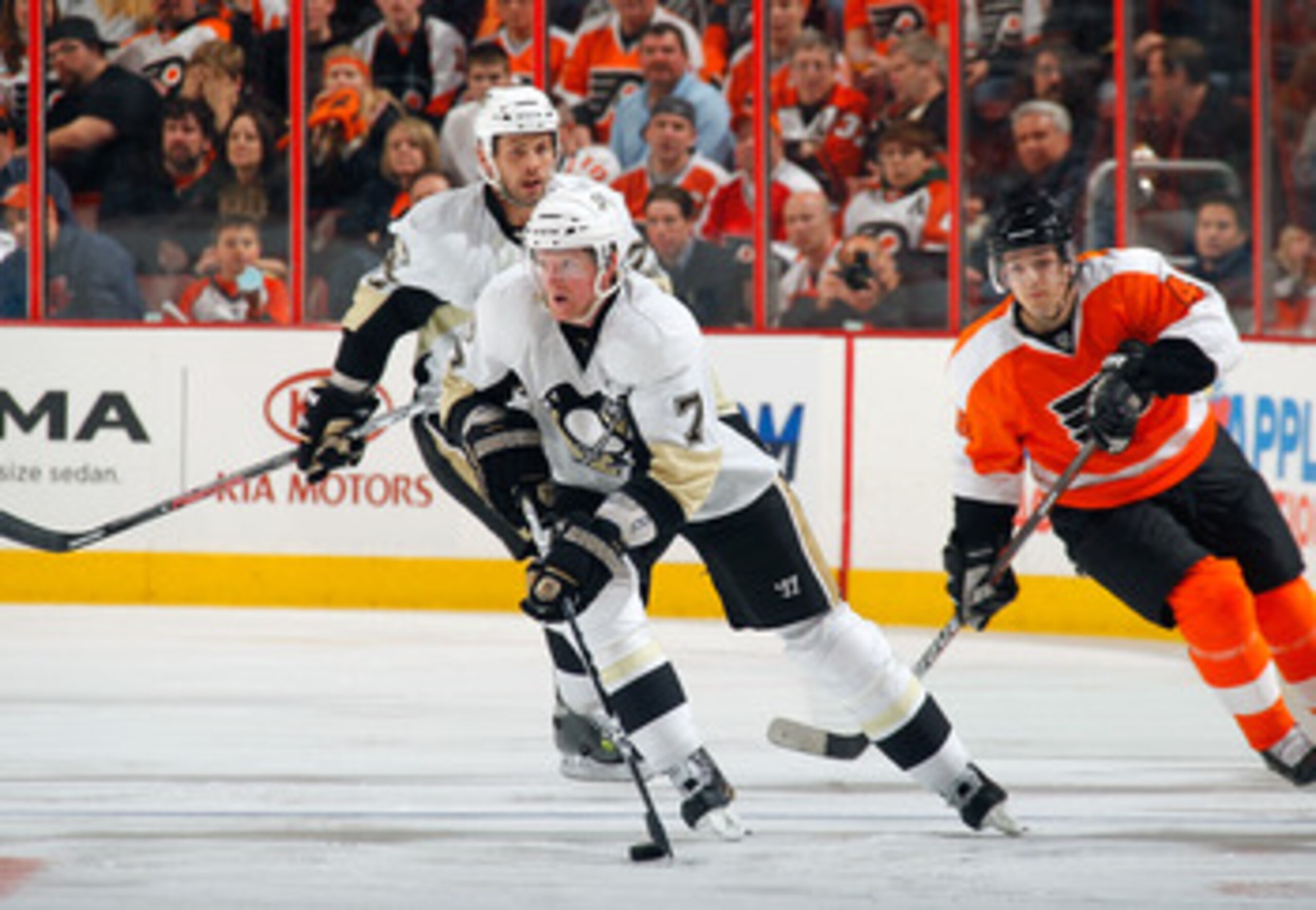 PHILADELPHIA - MARCH 24: Paul Martin#7 of the Pittsburgh Penguins in action against the Philadelphia Flyers on March 24, 2011 at the Wells Fargo Center in Philadelphia, Pennsylvania.  (Photo by Lou Capozzola/Getty Images)