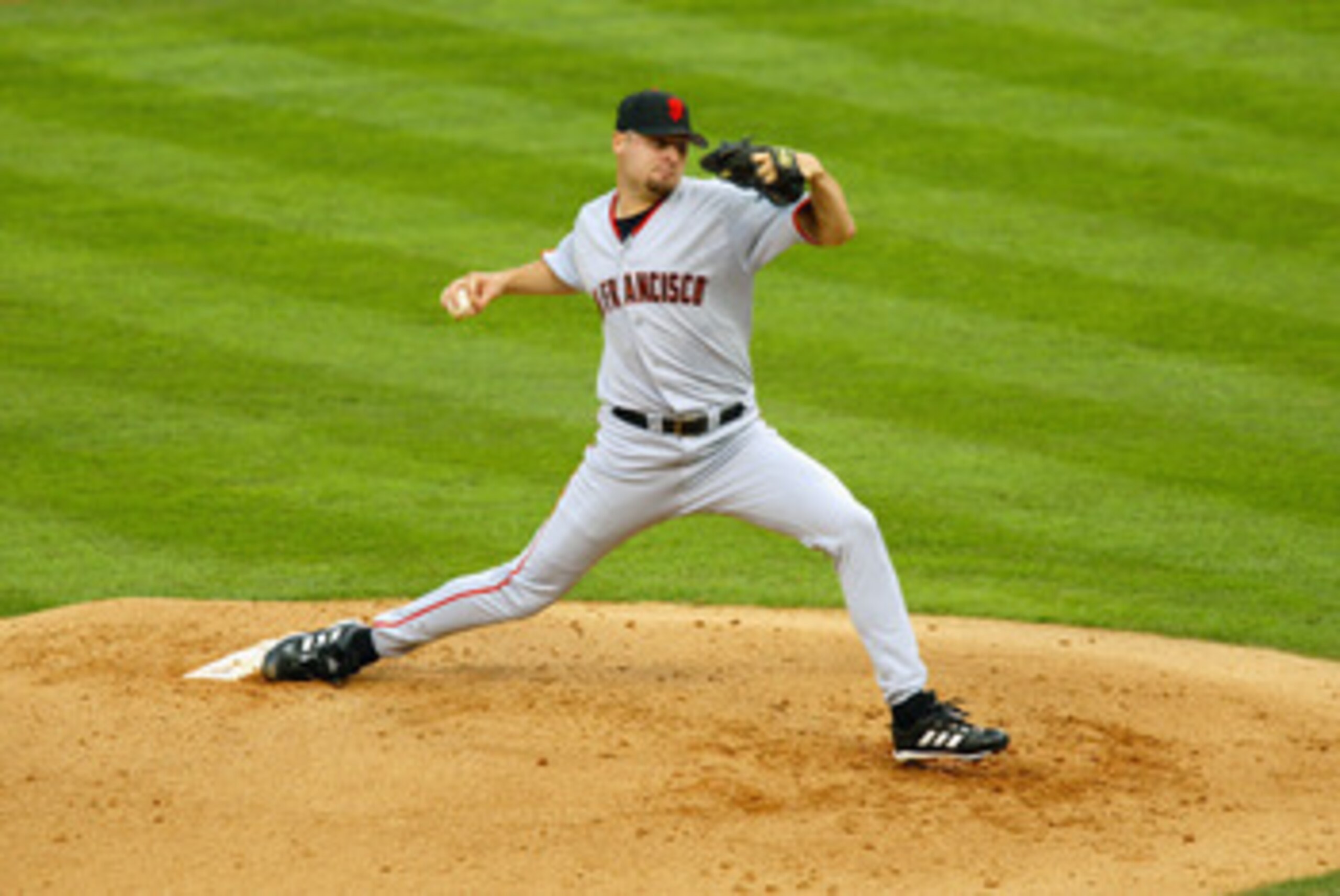 ANAHEIM, CA - OCTOBER 19:  Jason Schmidt #29 of the San Francisco Giants throws the pitch during game one of the World Series against the Anaheim Angels on October 19, 2002 at Edison Field in Anaheim, California.  The Giants defeated the Angels 4-3. (Phot